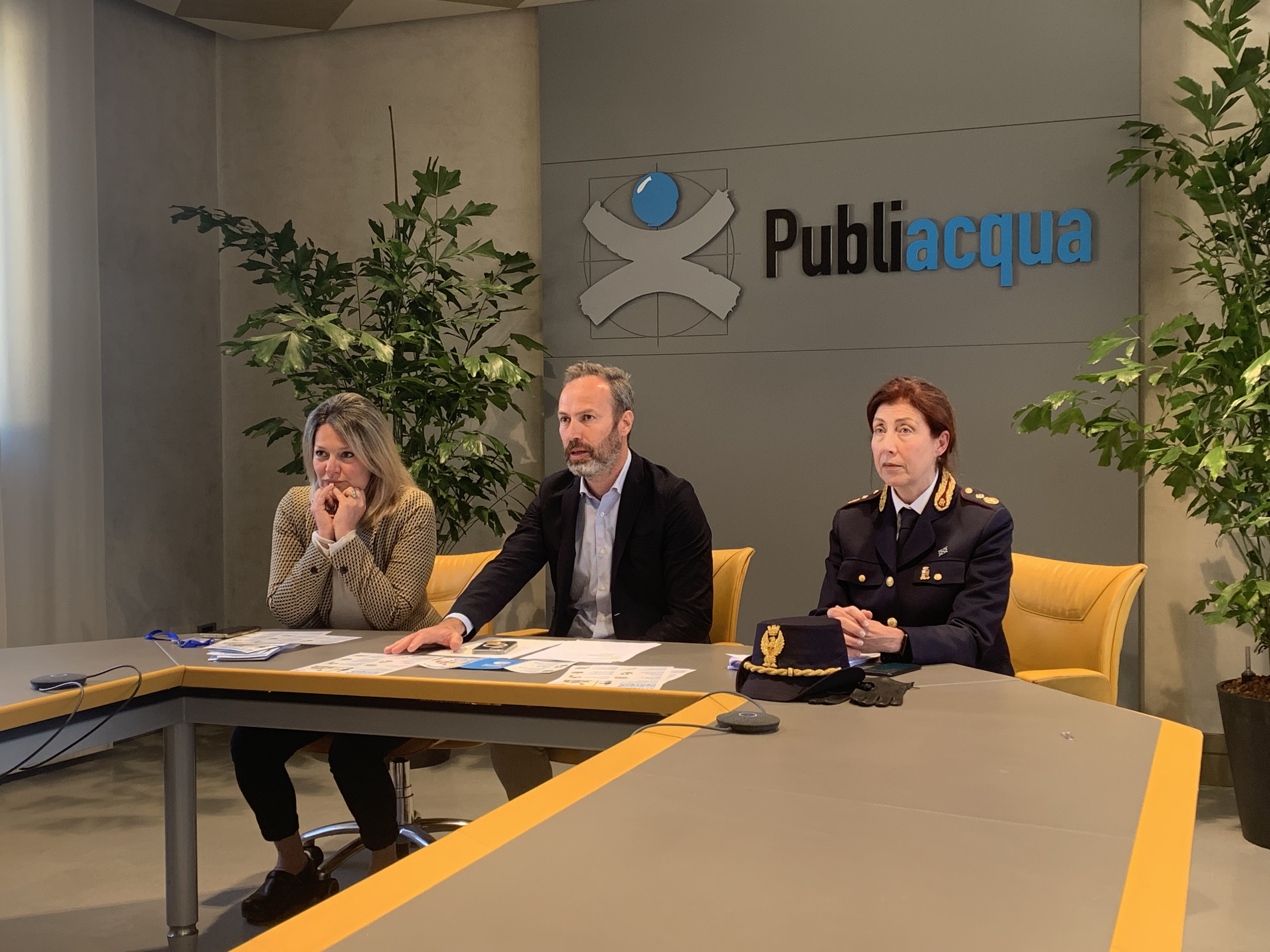 Benedetta Albanese il Presidente Lorenzo Perra e il Commissario Capo della Polizia di Stato Nadia Giannattasio (Fonte foto Publiacqua)