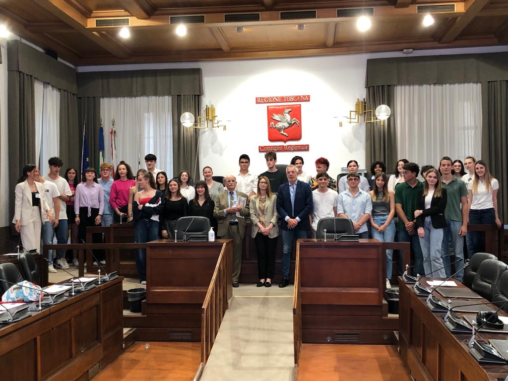 I vincitori del progetto Intercultura (Fonte foto Consiglio della Regione Toscana)
