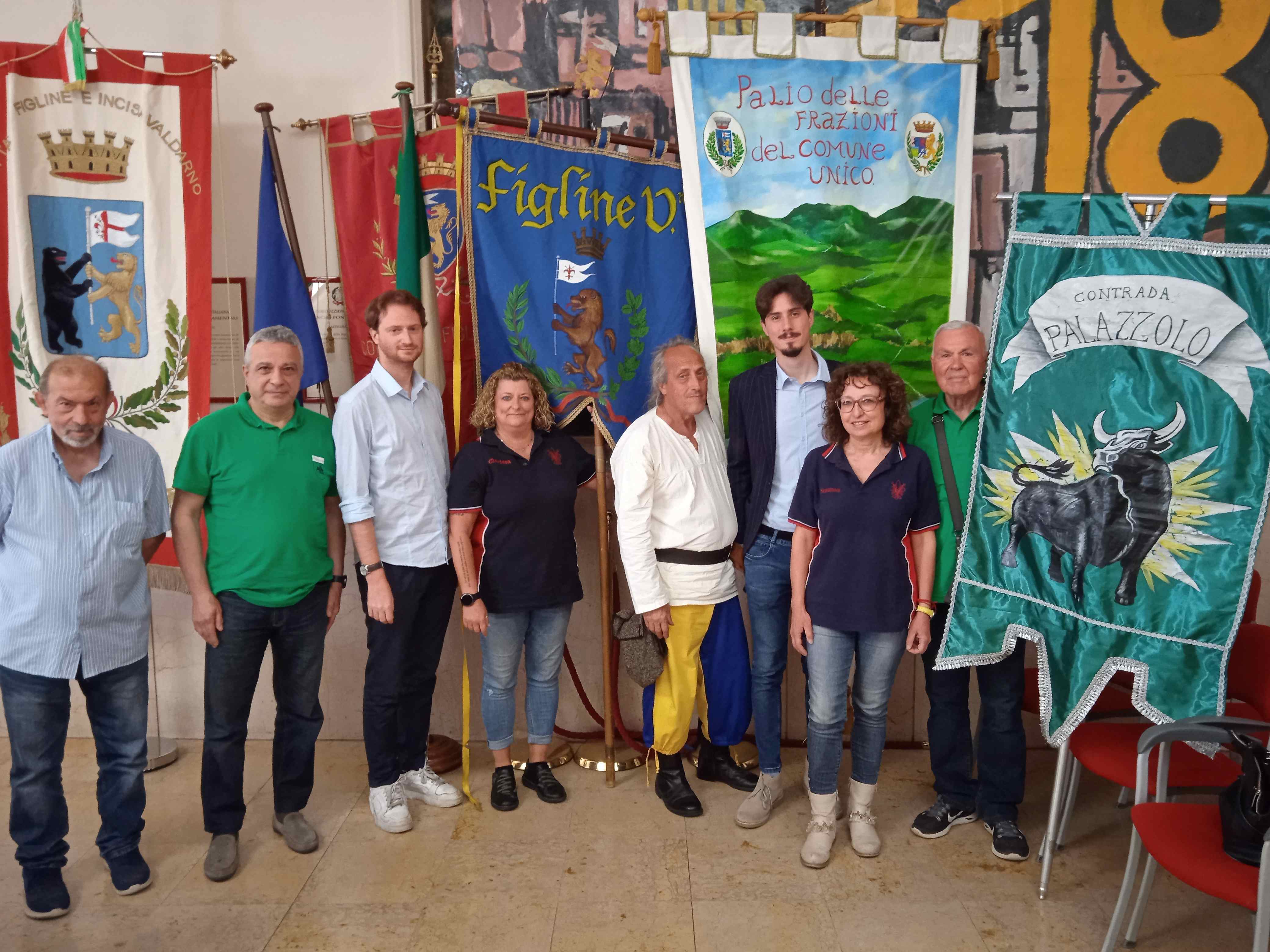 gli organizzatori insieme all'assessore Picchioni (fonte foto comune Figline e Incisa Valdarno)