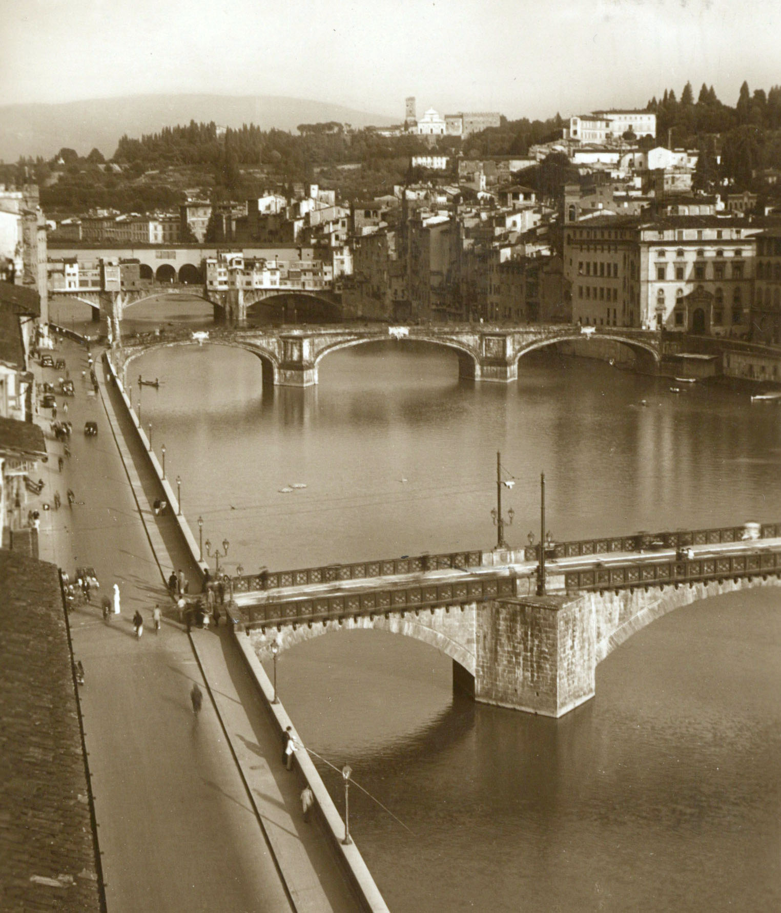 un’immagine storica dei ponti fiorentini sull’Arno (1934 - Fondo Papini, Biblioteca di Scienze Tecnologiche- Architettura)