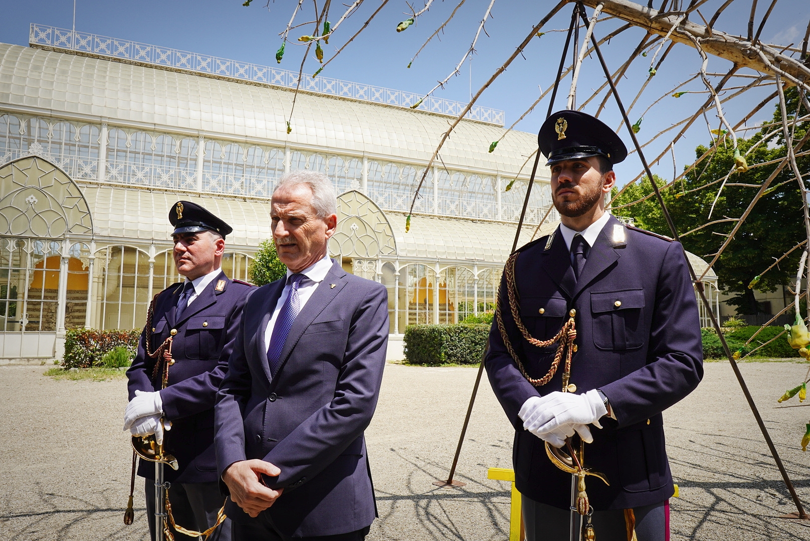 Il Questore Maurizio Auriemma alla cerimonia di inaugurazione dell'Albero di Tutti (Fonte foto Questura di Firenze)