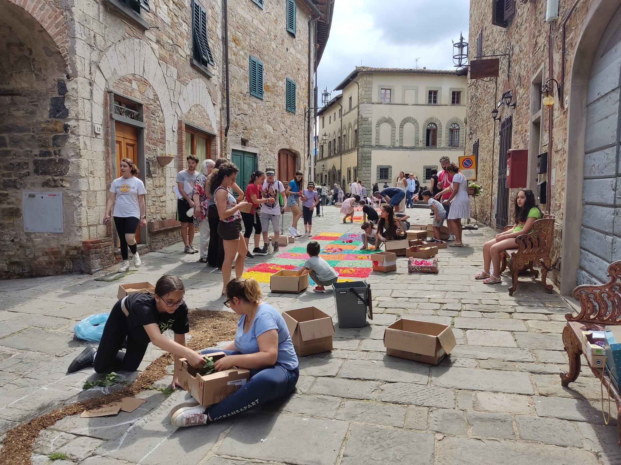 Infiorata. Festa di comunità in uno dei borghi più belli d'Italia (Fonte foto Comune di Fucecchio)