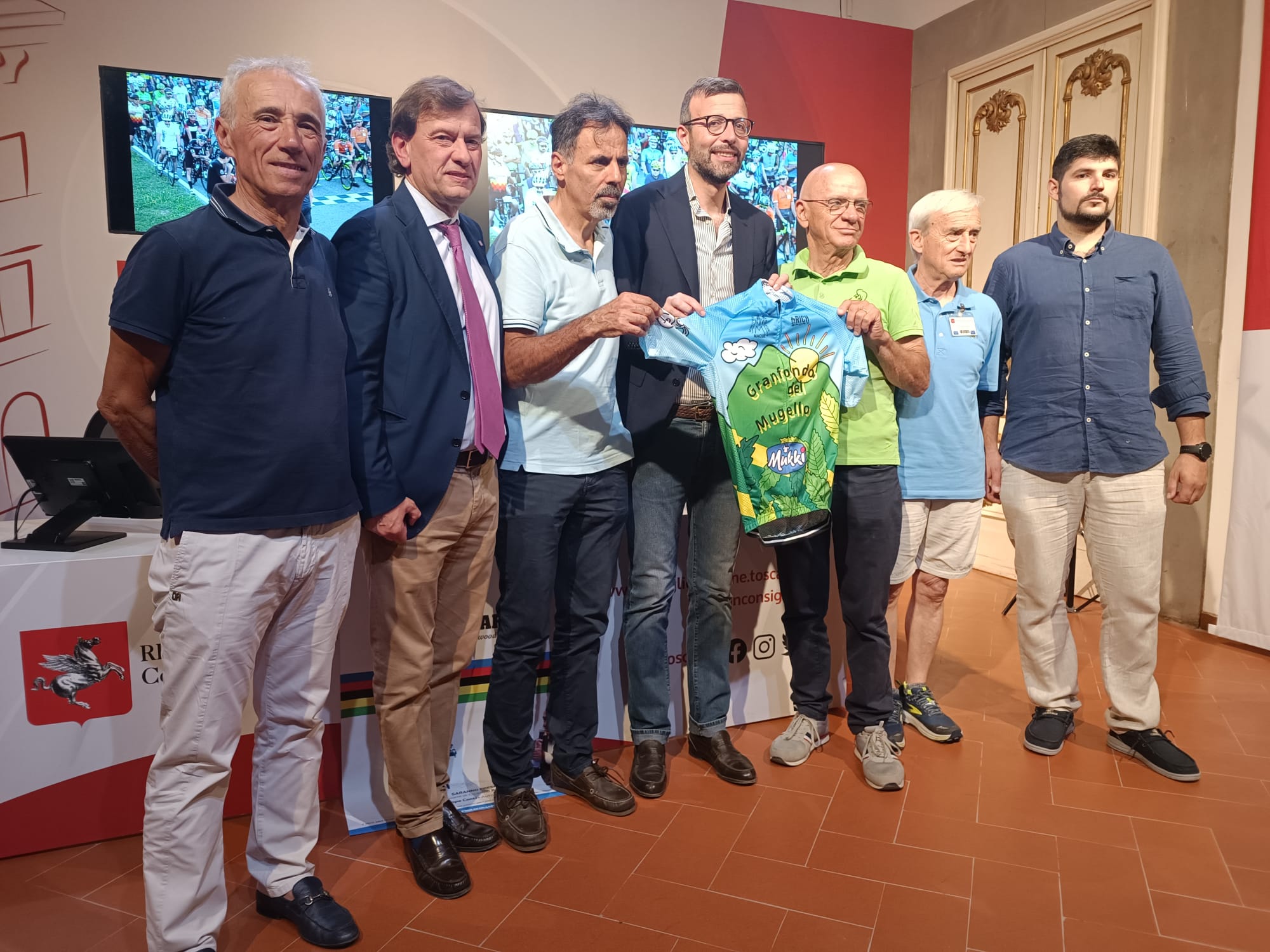 Il campione del mondo Giuseppe Saroni dara il via alla GranFondo del Mugello (Fonte foto Consiglio della Regione Toscana)