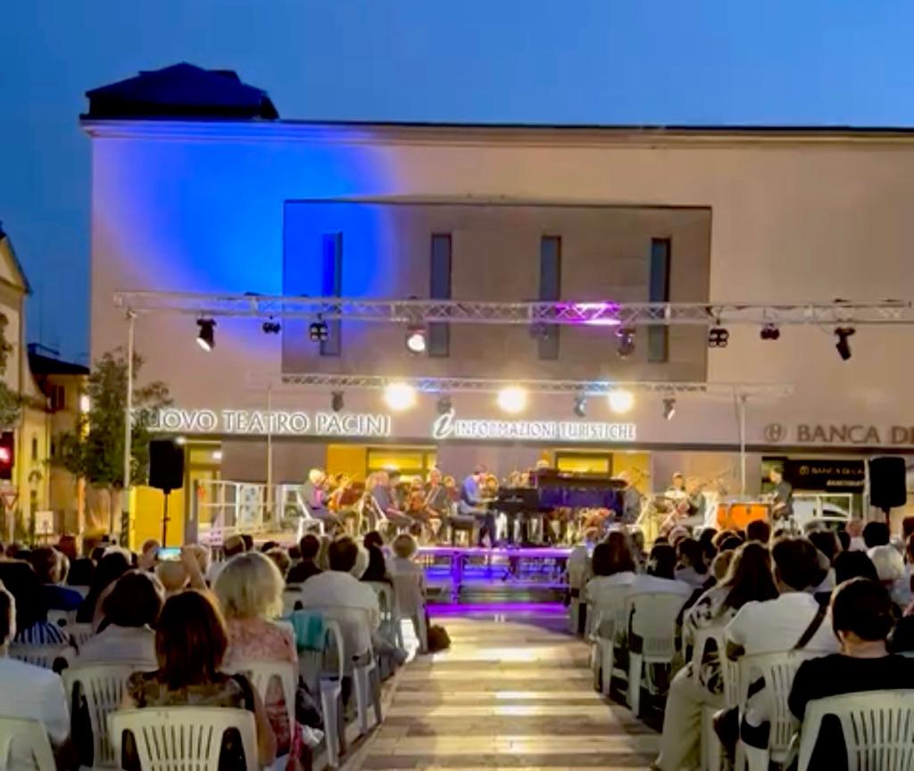 Le sinfonie dei Coldplay incantano piazza Montanelli per la “prima” di Lunatika (Fonte foto Comune di Fucecchio)