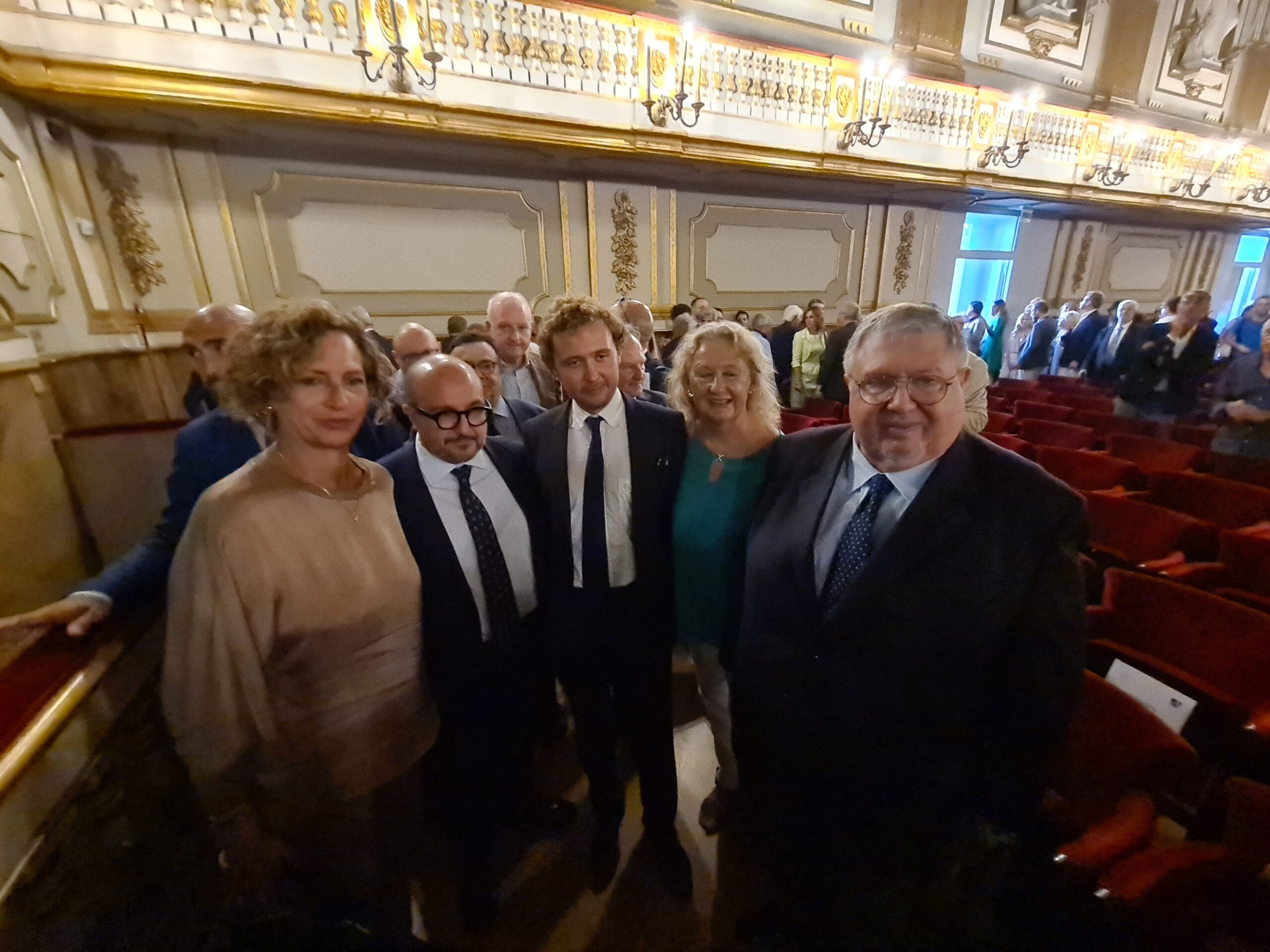 il sindaco Bagni con il Ministro Sangiuliano e alcuni rappresentanti della famiglia Caruso
