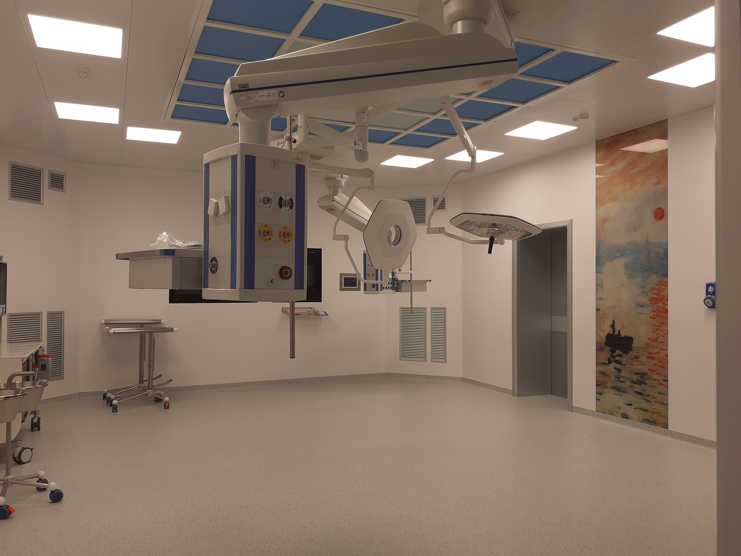 La sala operatoria accanto alla sala ibrida (Fonte foto Ausl Toscana Centro)