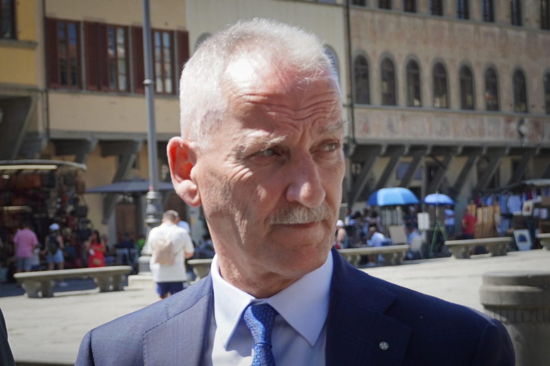 Il Questore Maurizio Auriemma in piazza Santa Croce (Fonte foto Questura di Firenze)