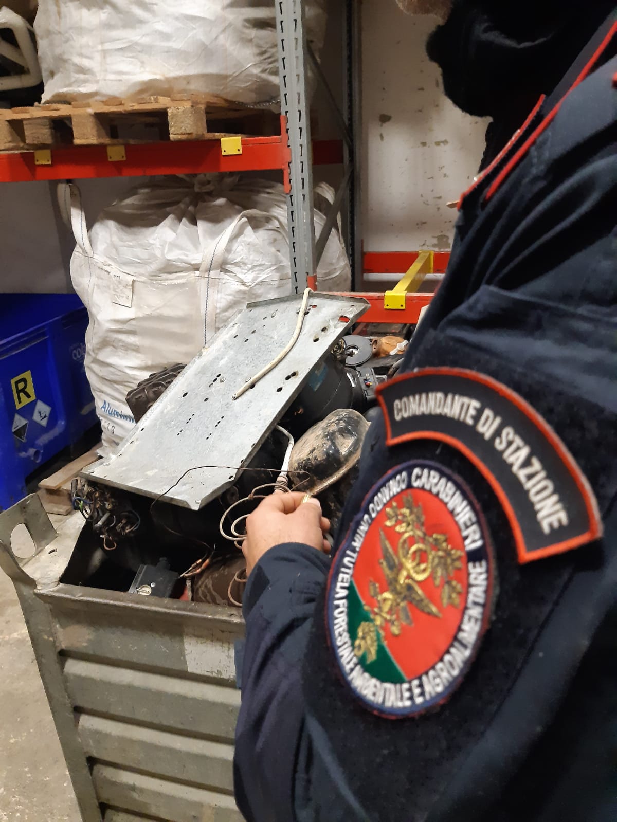 Controllo autofficina (fonte foto Carabinieri)