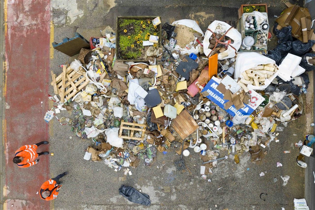 Rimozione rifiuti (Fonte foto Alia Spa)