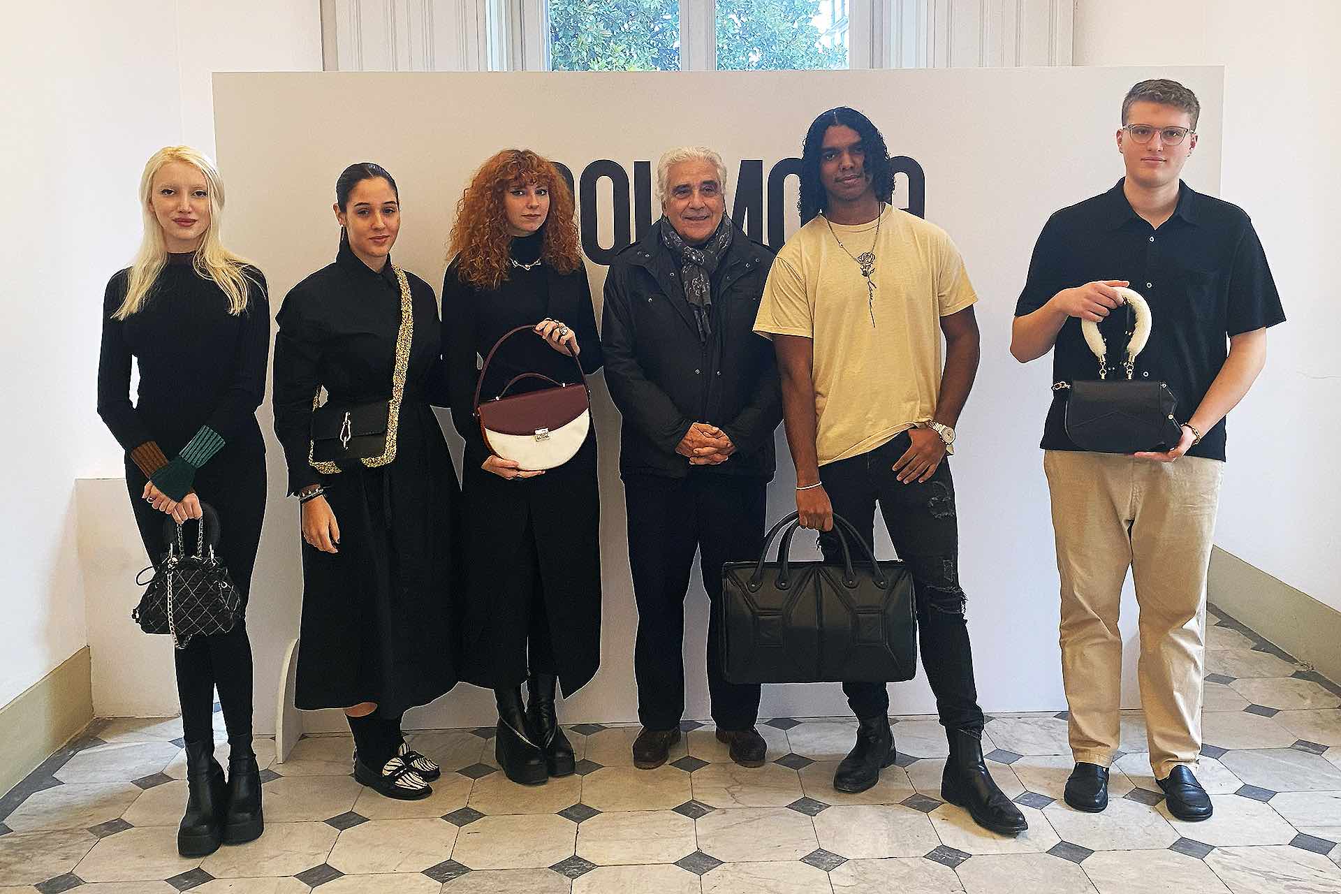 Cinque borse “firmate” dagli studenti Polimoda donate alla Fondazione Caritas (Fonte foto Polimoda-Fondazine Caritas)