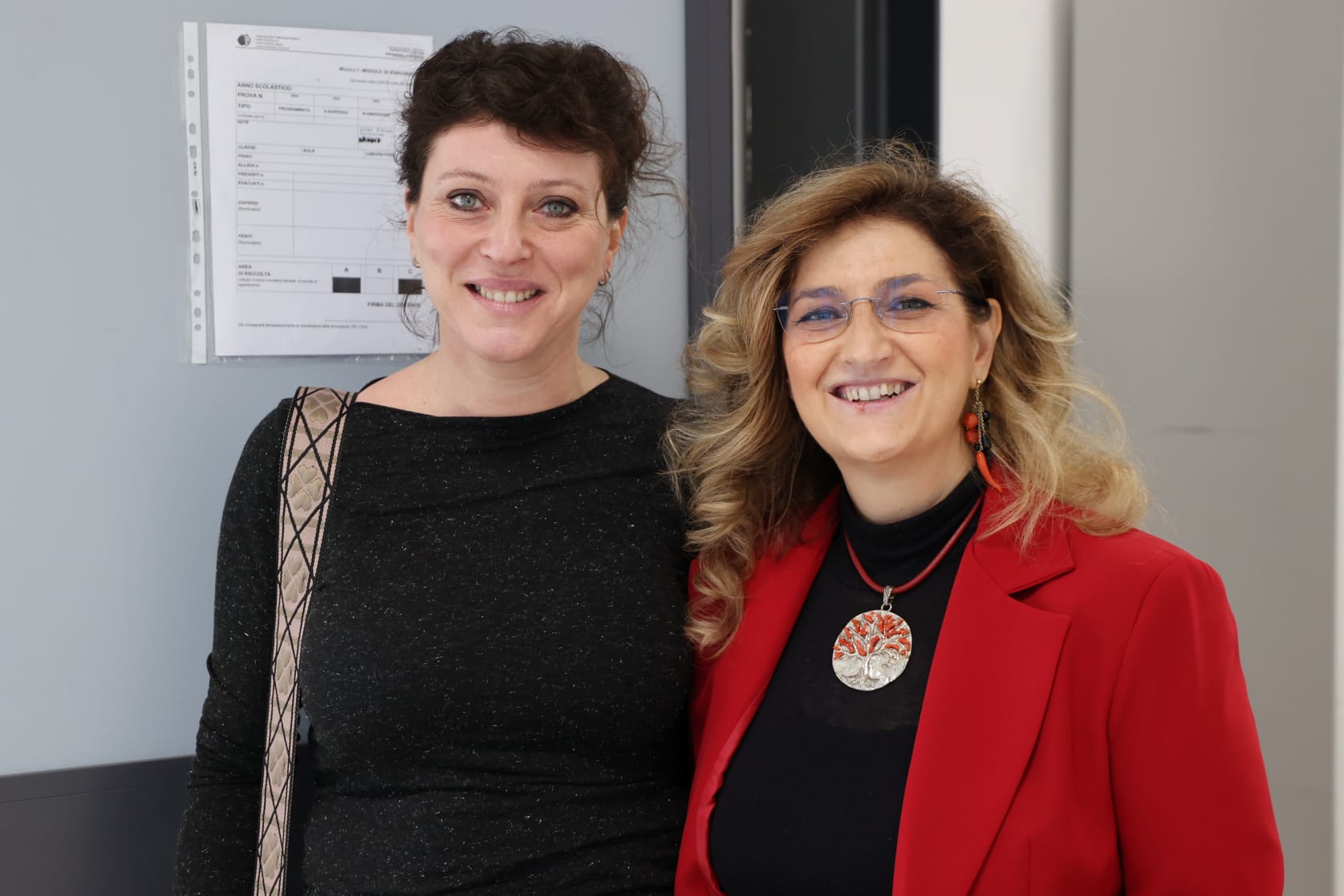 Inaugurazione nuove aule Liceo Pascoli di Firenze da sx Geom. Silvia Pandolfi - Dirigente scolastica Maddalena Erman (fonte foto Antonello Serino Met - Ufficio Stampa)