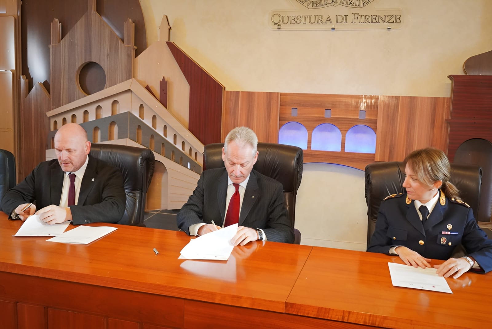 Firma del protocollo (Fonte foto Questura di Firenze)