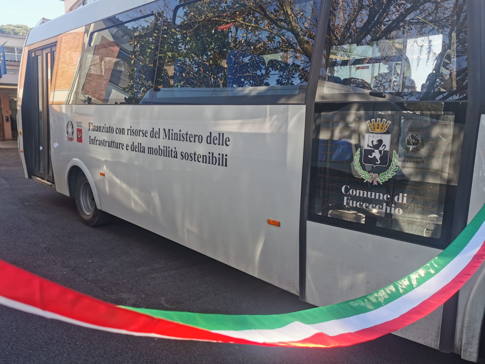 Inaugurati due nuovi autobus per il trasporto pubblico e scolastico (Fonte foto Comune di Fucecchio)