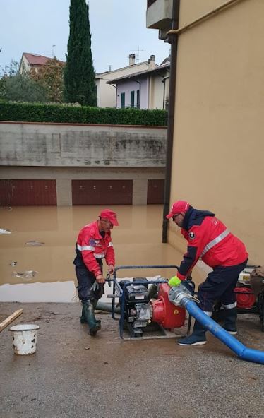 La protezione civile durante l'alluvione in Toscana 2023 (Fonte foto Comune di Fucecchio)