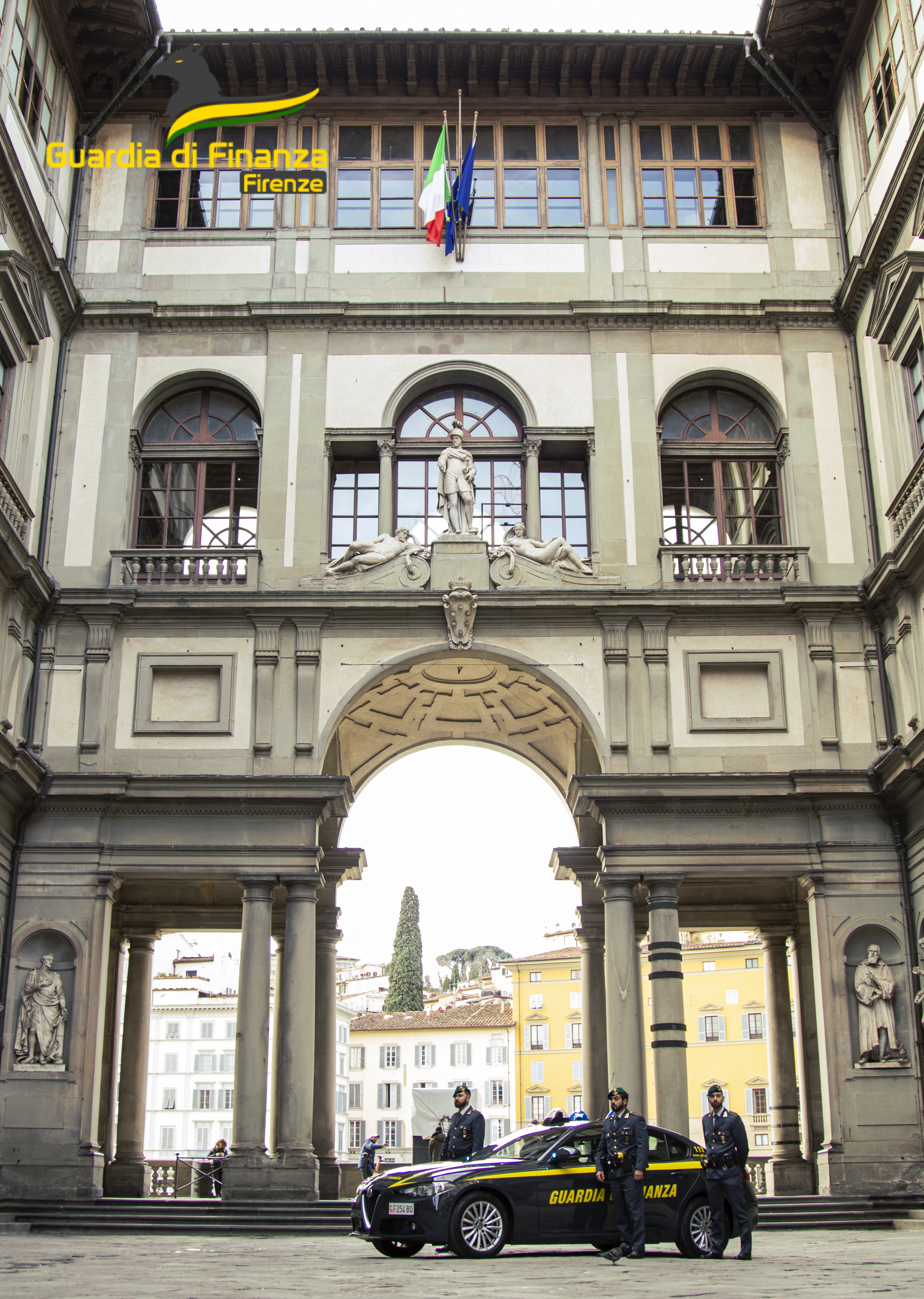 Guardia di Finanza: contrasto ai venditori abusivi di biglietti per la galleria degli uffizi e la galleria dell’accademia di Firenze
