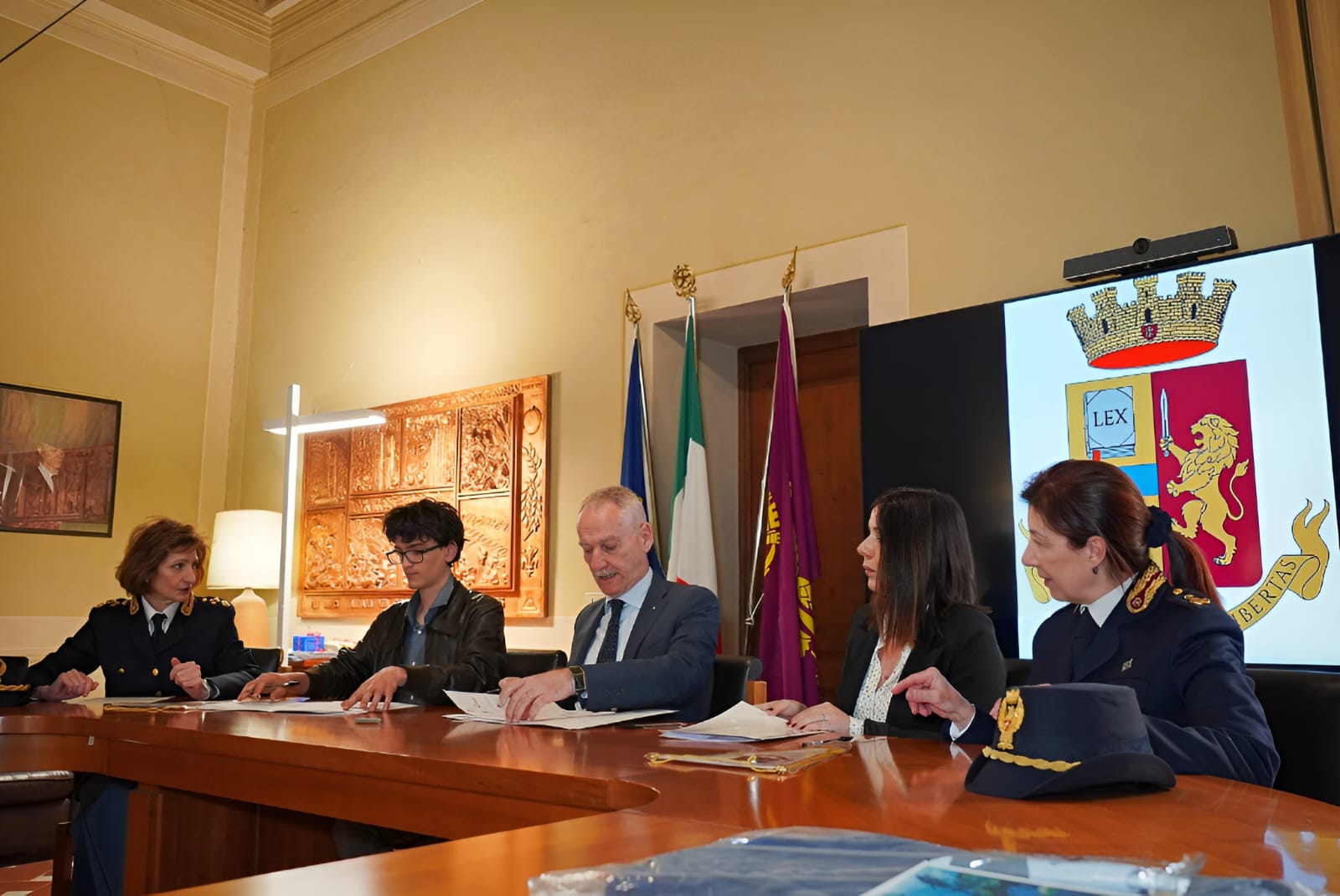 Firma Questore FI e Consulta studentesca (fonte foto Questura Firenze) 