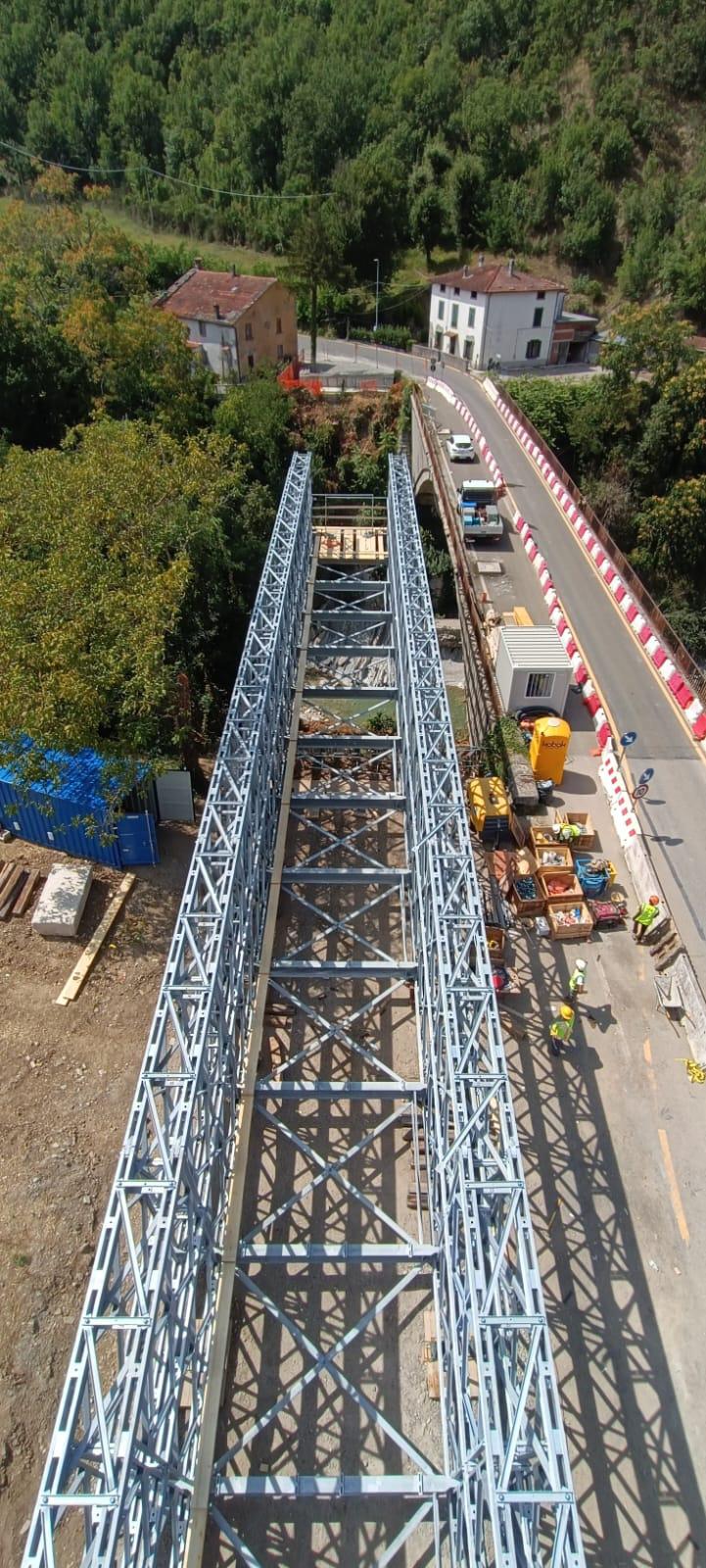 Montaggio del ponte provvisorio a Fiorenzuola