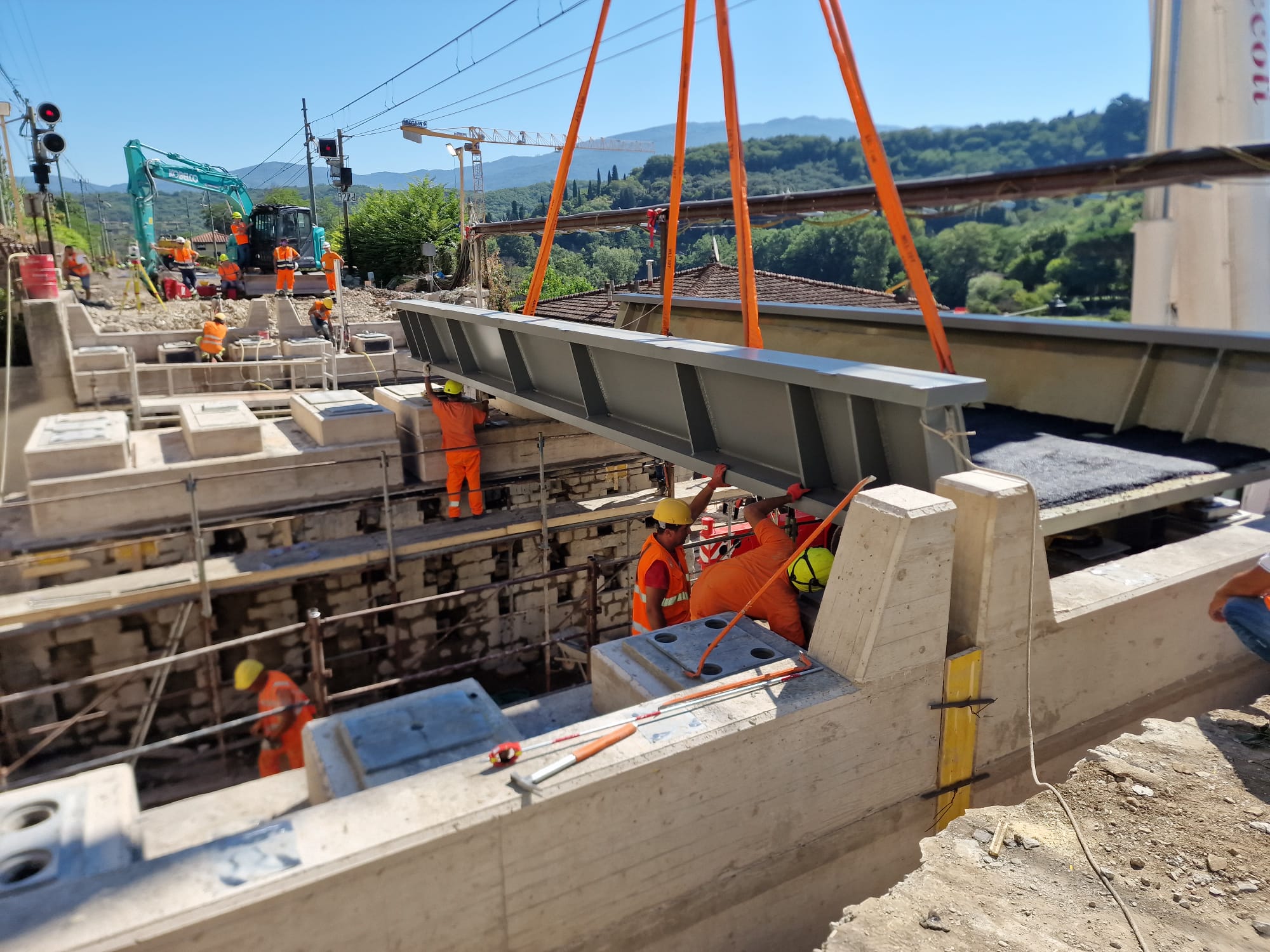 In corso il varo del nuovo ponte metallico nell'ambito della stazione di Rignano sull'Arno (Fonte foto Gruppo FS)