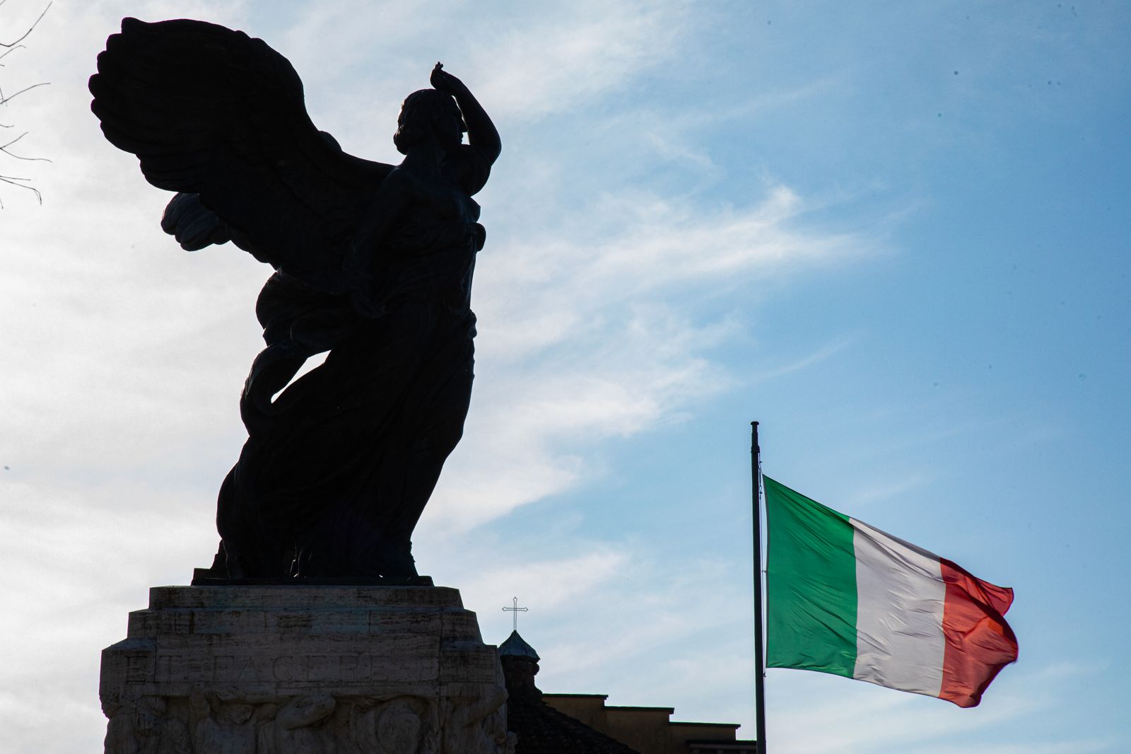 statua alata