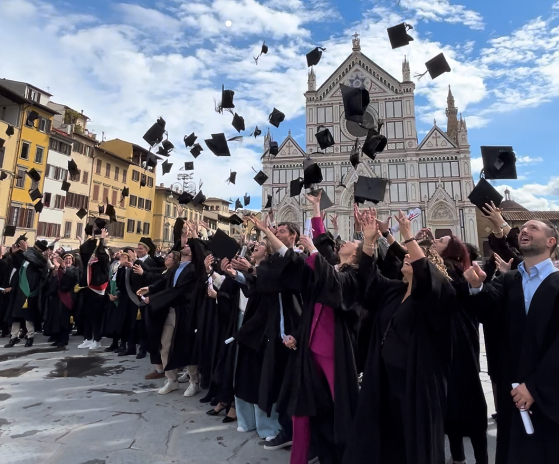 Il lancio del tocco in piazza Santa Croce (Fonte foto Università degli Studi di Firenze)