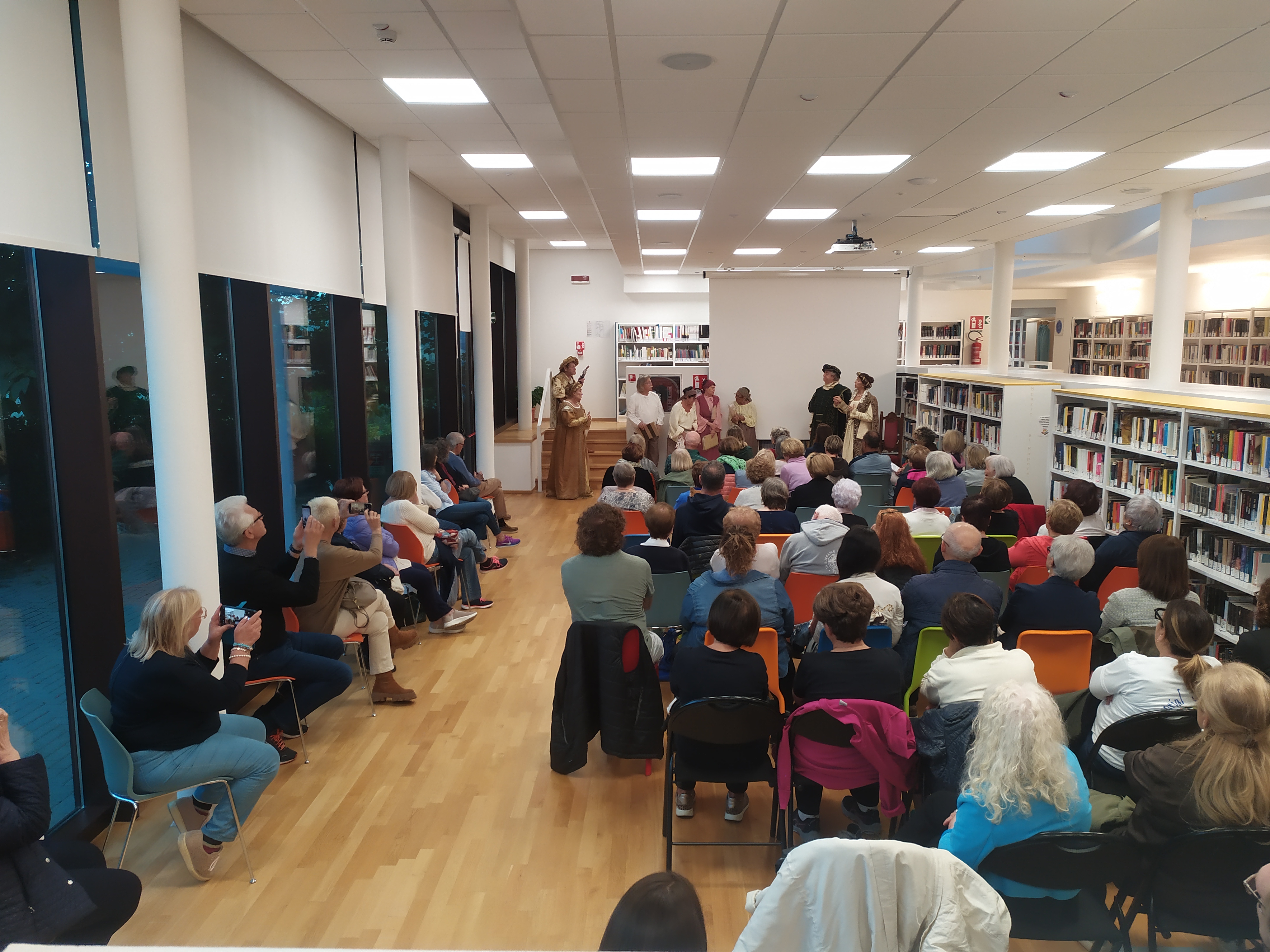 La presentazione in biblioteca (Fonte foto Comune di Cerreto Guidi)