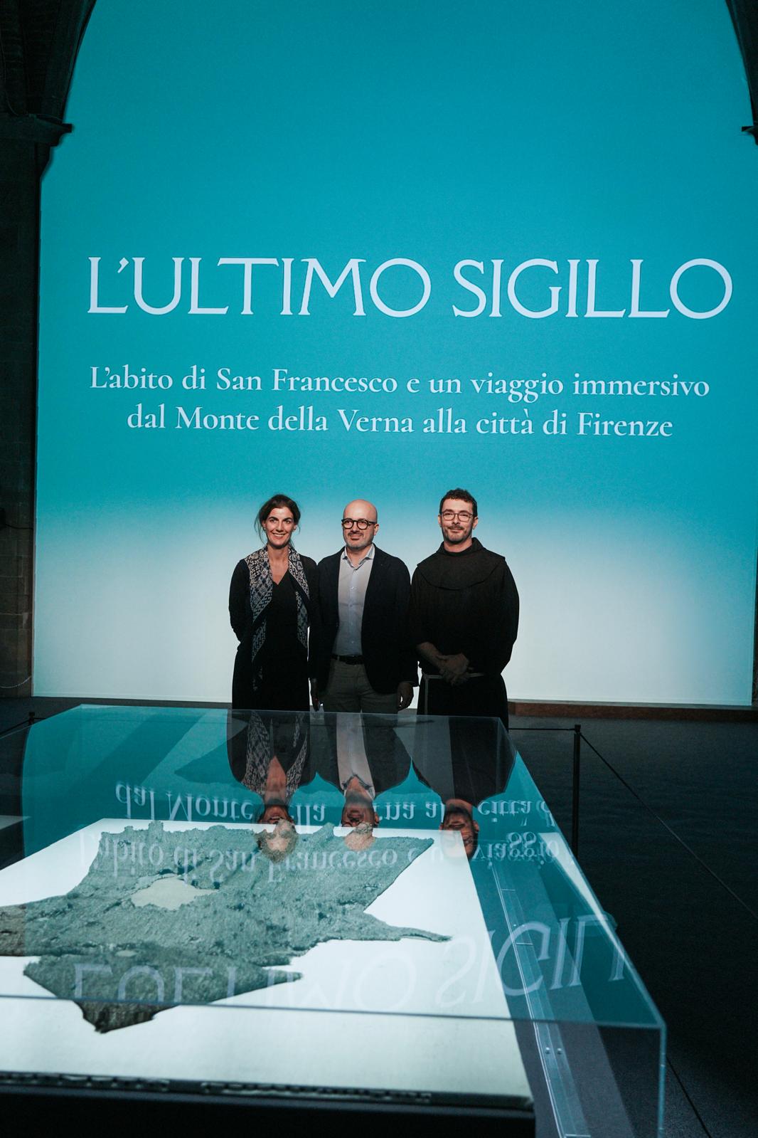 Da sx Valentina Zucchi MUS.E, Giovanni Bettarini Assessore alla cultura Comune di Firenze, Fra Matteo Brena Segretario del Comitato francescano per le celebrazioni dell'Ottavo centenario dalle stimmate (Fonte foto Mus.E Firenze)