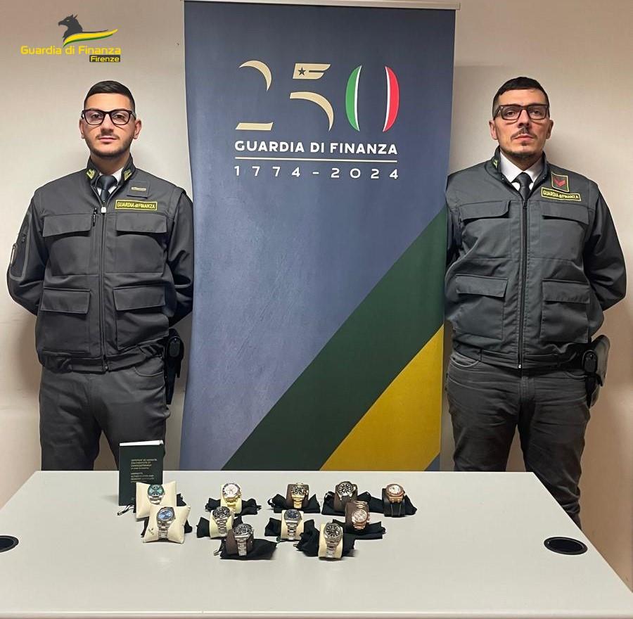 Scoperto un compro oro abusivo nel centro storico: sequestra 11 orologi di lusso  (Fonte foto Guardia di Finanza)