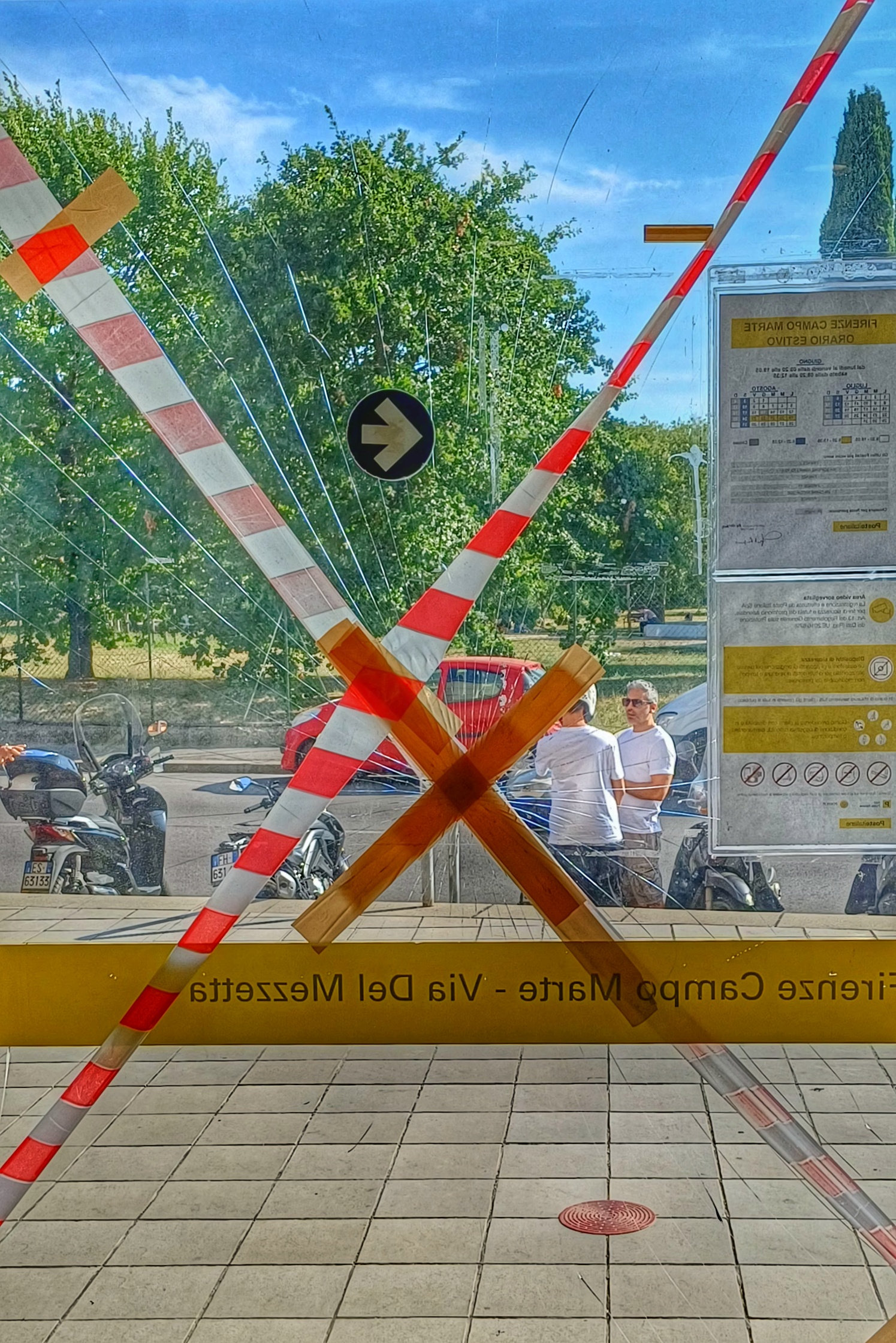 Spaccata in esercizio commerciale (foto Antonello Serino - Met Ufficio Stampa)