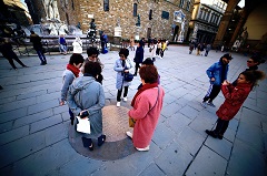 Turisti in Piazza della Signoria (foto archivio Antonello Serino - Met Ufficio Stampa)