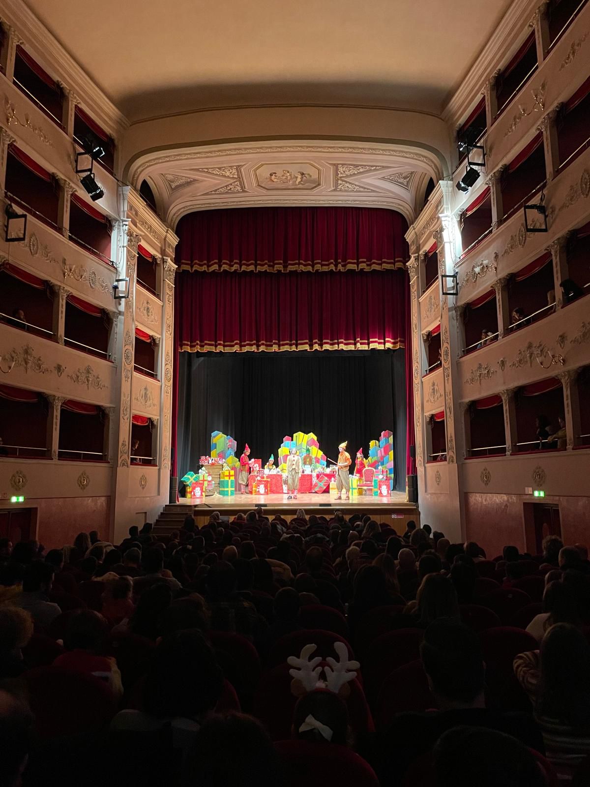 Teatro Garibaldi - elfi (fonte foto comunicato stampa)