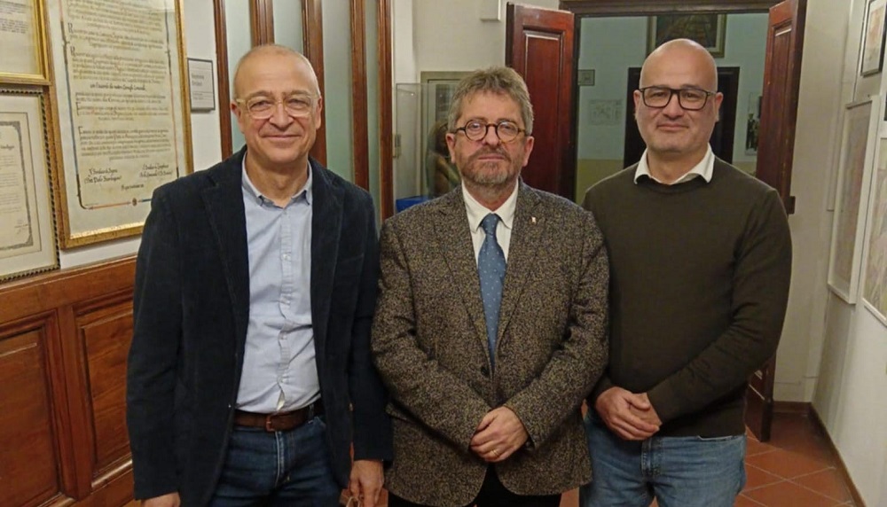 sindaco di Signa Giampiero Fossi, l’assessore all’ambiente Federico La Placa e Roberto Scodellini, dottore di ricerca in scienze chimiche ambientali afferente al consorzio INSTM 