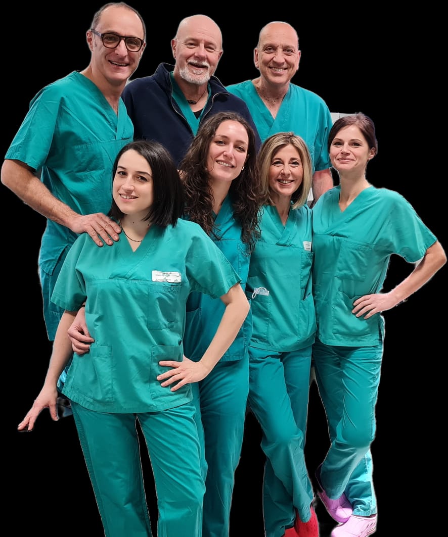 Foto reparto, al centro il dottor Vitali