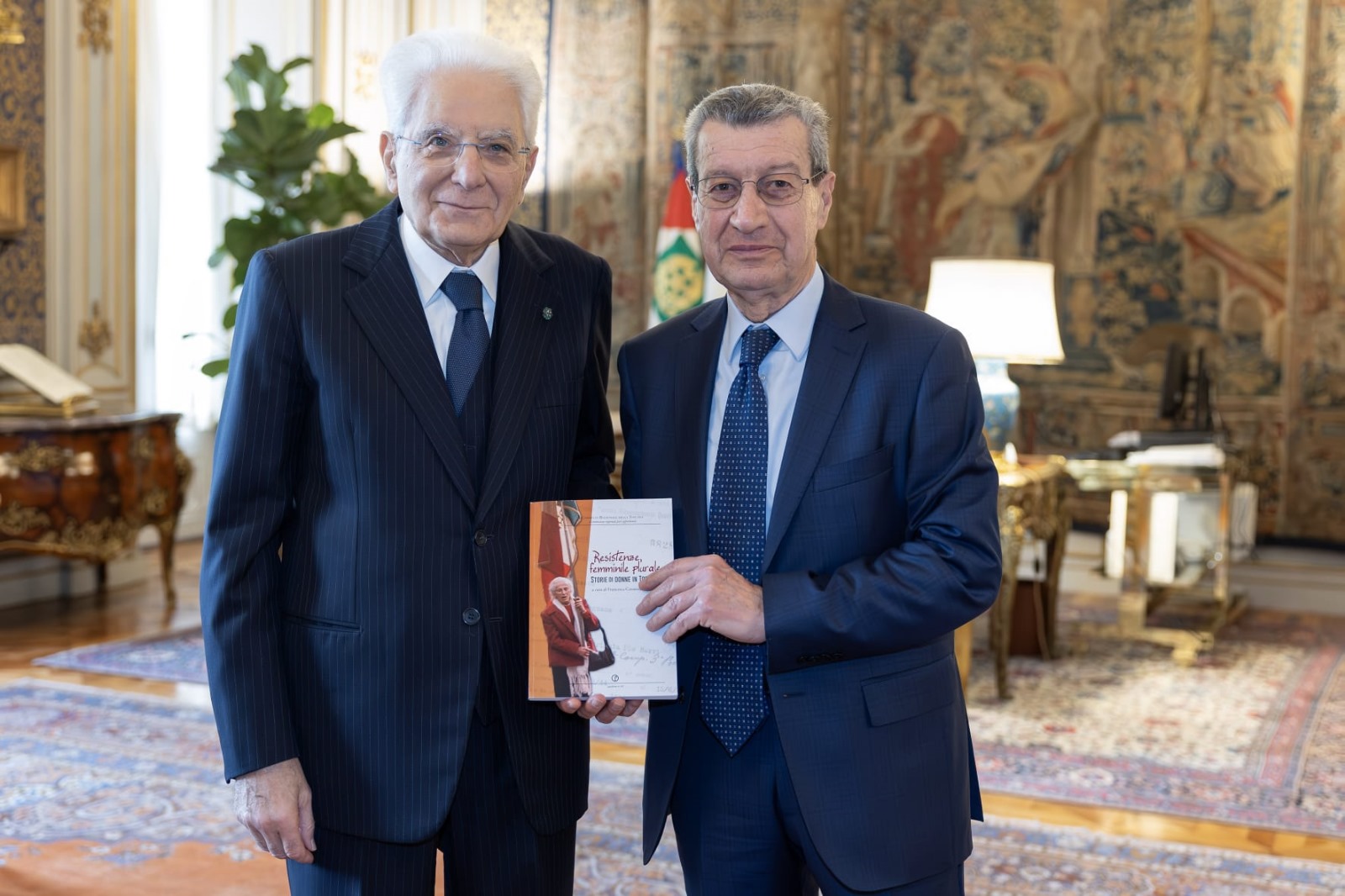 Presidente istituto toscano, consegna il volume al presidente Mattarella (Fonte foto Istituto della Resistenza)