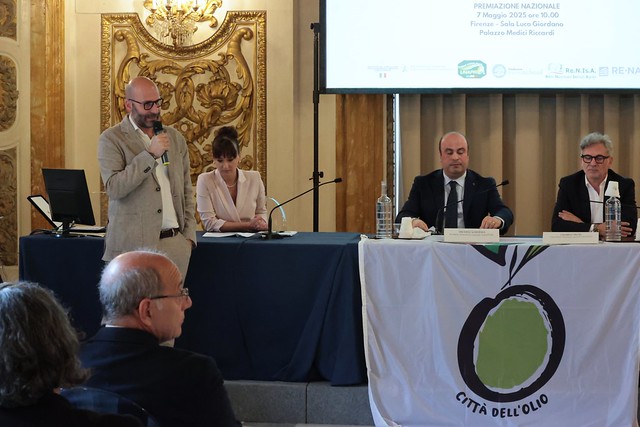 Il consigliere metropolitano Carlo Boni durante la premiazione (foto Antonello Serino - Met Ufficio Stampa)