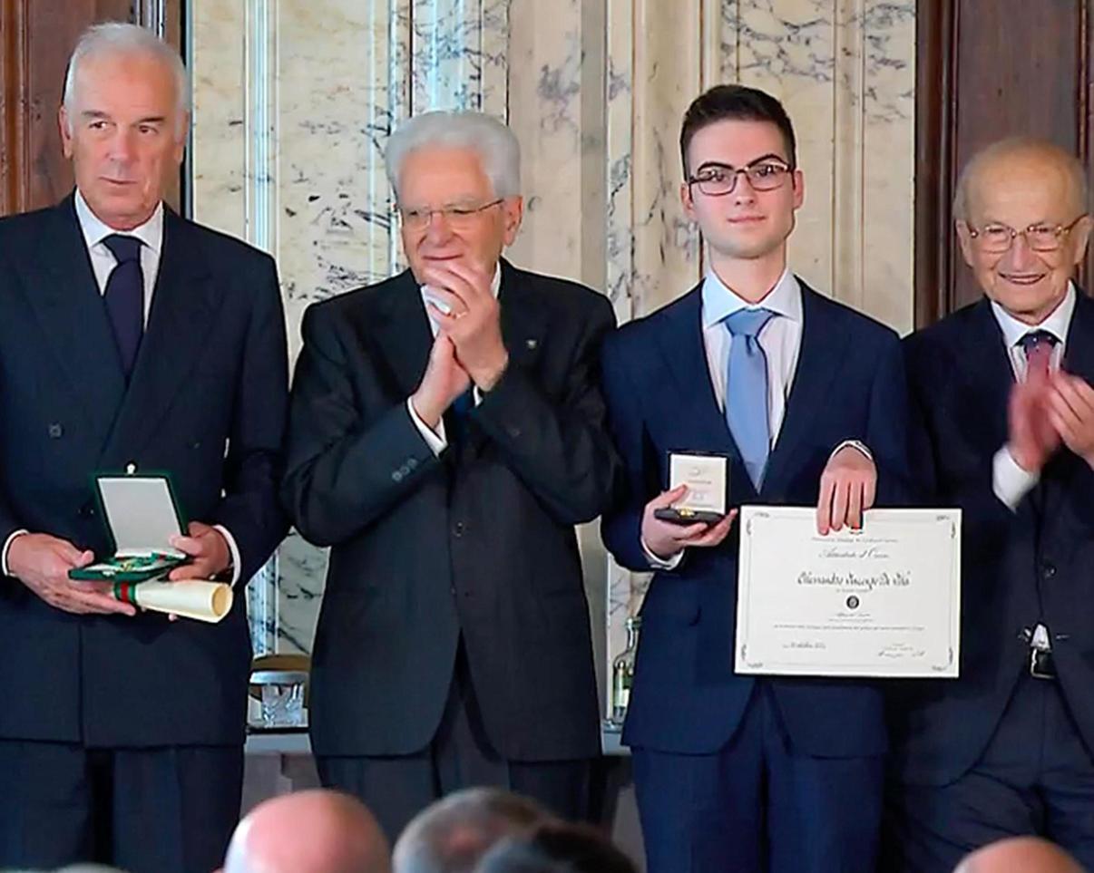 Alessandro Vincenzo De Vita con il presidente Mattarella (fonte foto comunicato stampa)