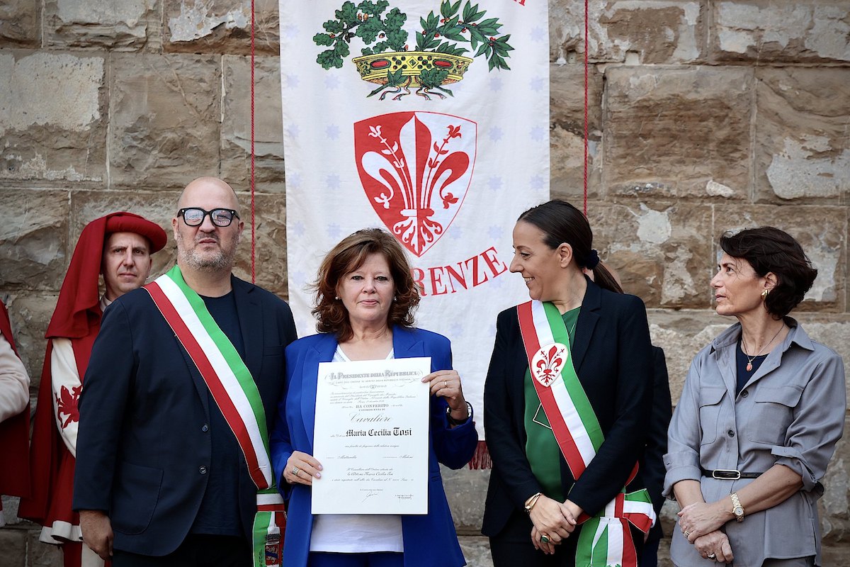 Un momento della premiazione con Cecilia Tosi, la sindaca Sara Funaro e la Prefetta Francesca Ferrandino (foto Antonello Serino - Met Ufficio Stampa)