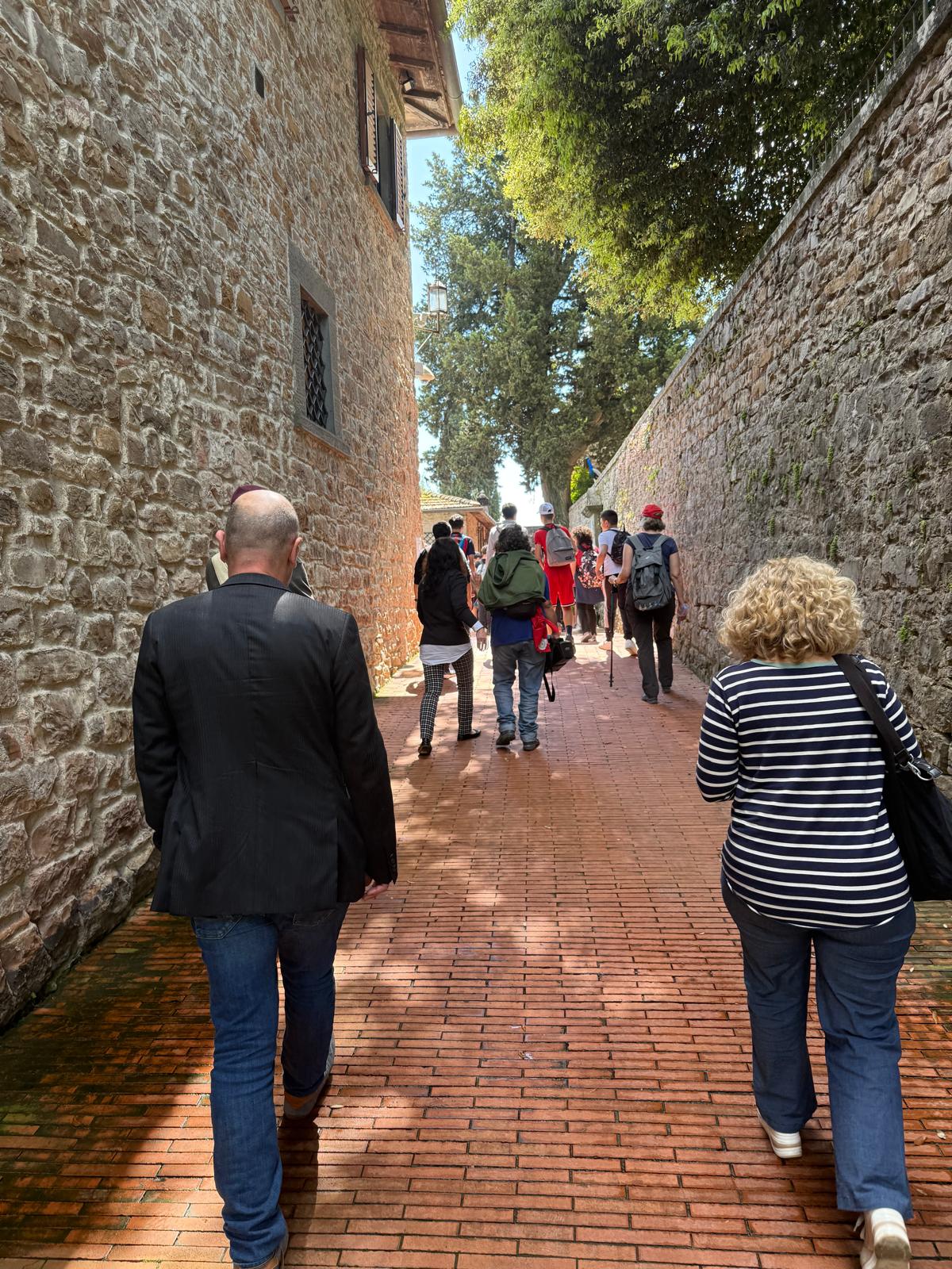 Memoria Viva. Un impegno collettivo sul sentiero Valle di Cintoia. Giovani in cammino alla ricerca della propria Storia (Fonte foto Comune di Greve in Chianti)