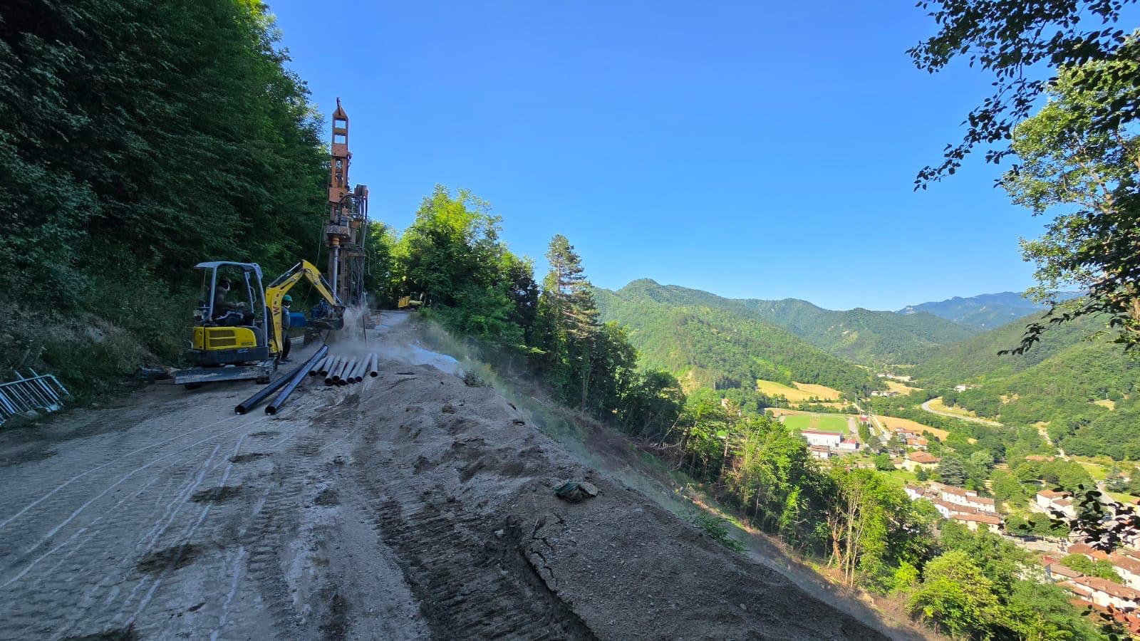 Lavori di somma urgenza nella strada comunale di Piano Rosso (Foto da comunicato Comune di Marradi)
