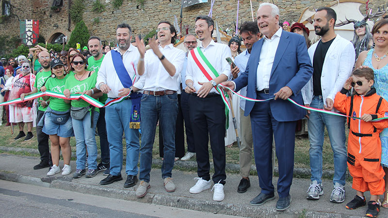 Vinci. Festa dell’Unicorno al via. Vanni e Giani tagliano il nastro della 19ª edizione