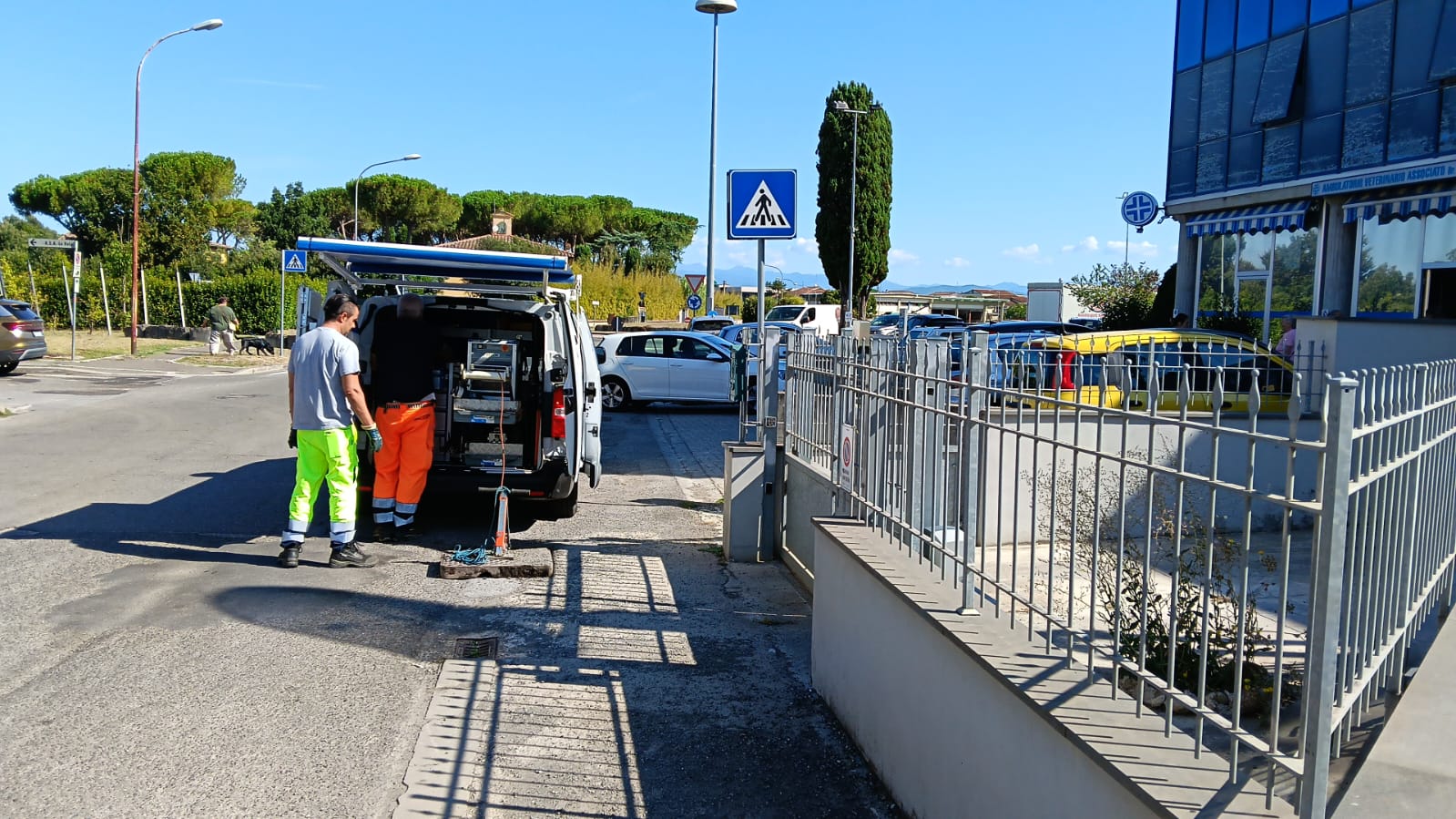 I tecnici impegnati negli interventi idraulici in zona Seccatoi a Fucecchio