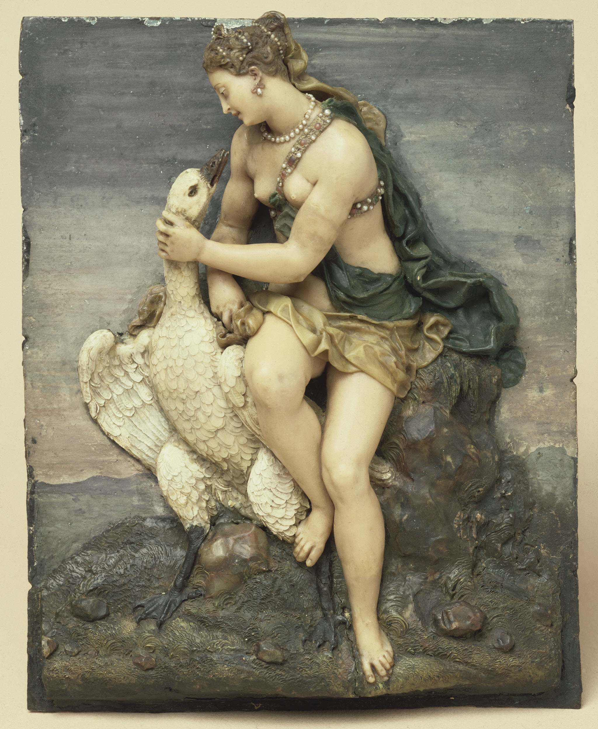 Martino Pasqualigo, detto Martino dal Friso (Milano 1524-Venezia 1580) Leda e il cigno seconda metà del XVI secolo cera policroma su metallo dipinto, perline e pietre colorate Musée National de la Renaissance - Foto da comunicato Gallerie degli Uffizi