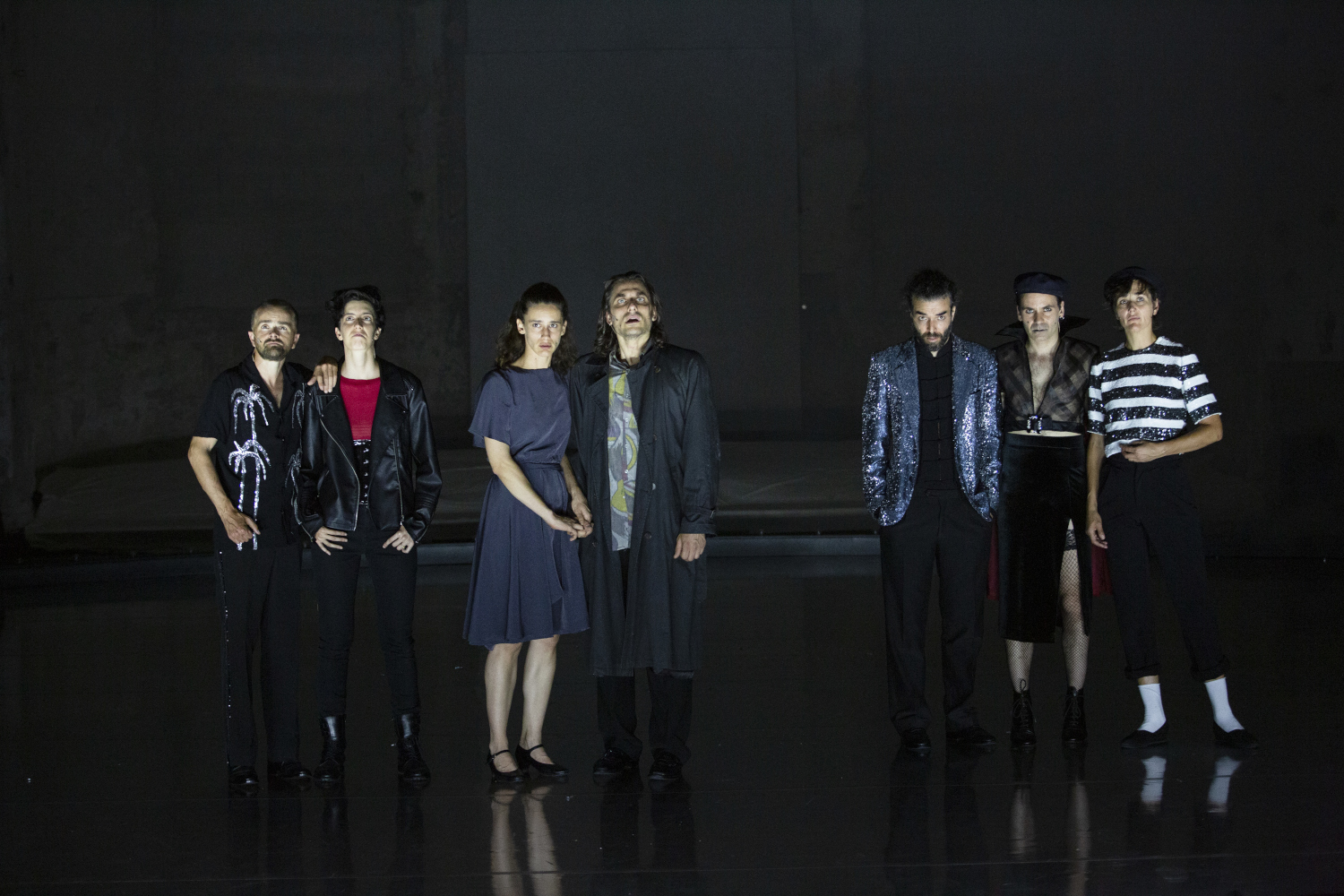 La cosmicomica vita di Q - Marinelli e il cast_ ph. Anna Faragona (fonte foto comunicato stampa)