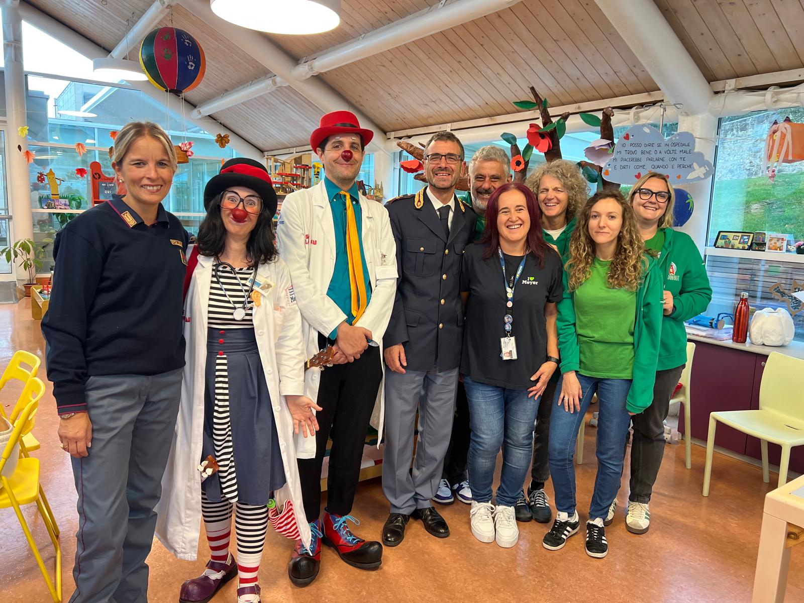 La polizia di stato incontra i bambini del Meyer