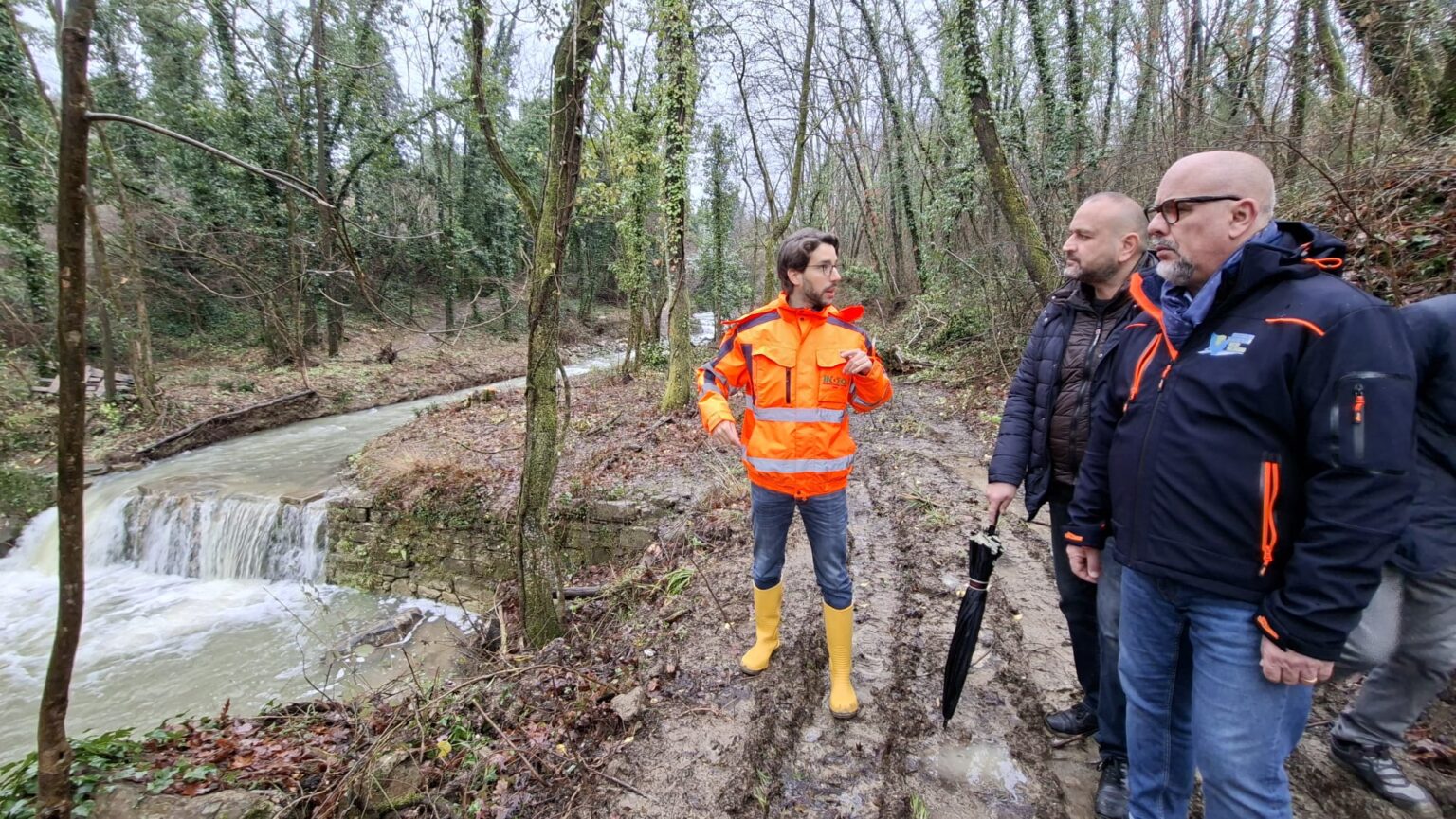 Sopralluogo per avvio lavori per il rifacimento di 8 briglie sul cantiere del T. Furba a Carmignano (Fonte foto Consorzio di Bonifica Medio Valdarno)
