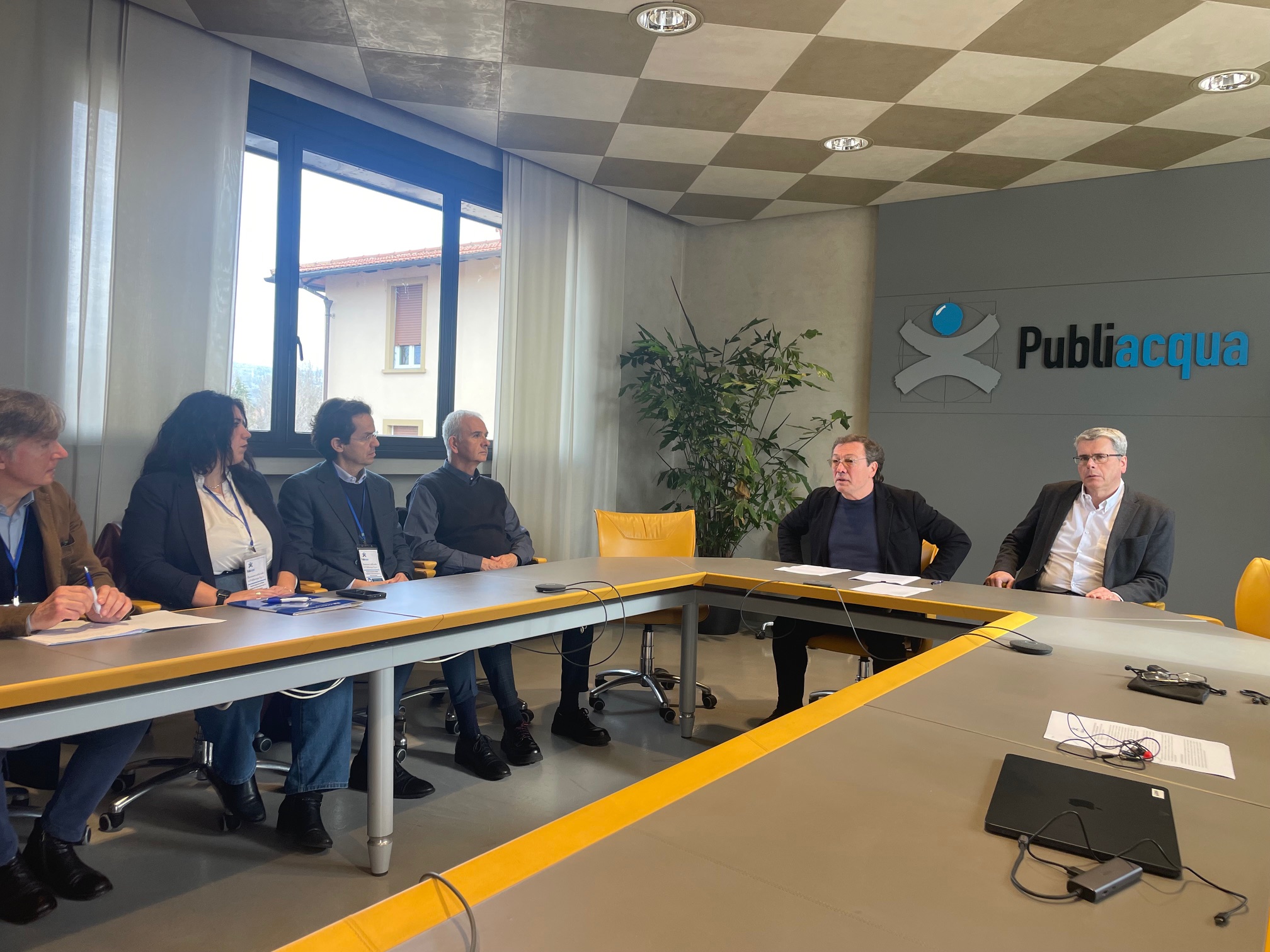 Perini e Saccani (dx) i rappresentanti delle coop (sx) (fonte foto comunicato stampa)