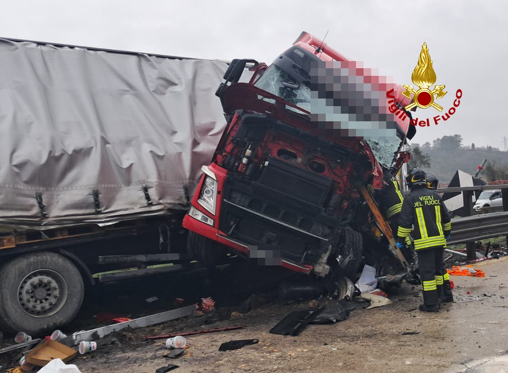 Incidente Traffico bloccato per incidente nel tratto autostradale A1 al Km 311 in direzione Sud (Fonte foto Vigili del Fuoco)