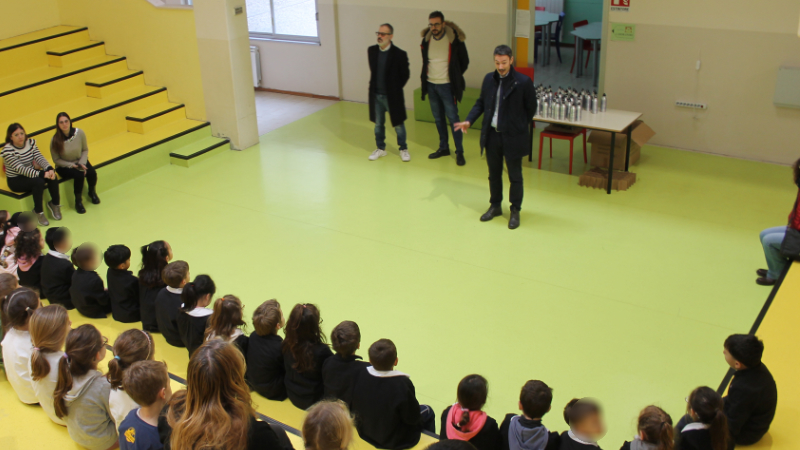 Vinci. “Acqua buona” nelle scuole vinciane. Ai bambini le borracce per bere in maniera sostenibile