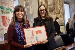 Emma Donnini e Sara Funaro un disegno di Nadia Nencioni (foto Antonello Serino Met Ufficio Stampa)
