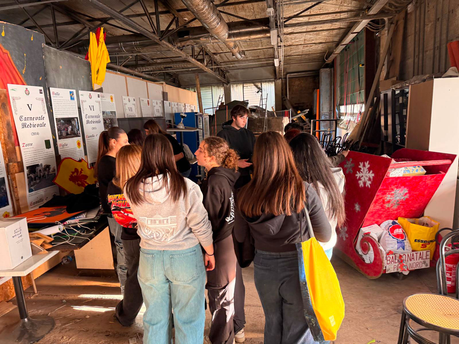 Gli studenti del Liceo Artistico di Porta Romana progettano la comunicazione social per il Carnevale Medievale Sancascianese (Fonte foto Liceo Artistico sociale di Porta Romana e Sesto F.no)