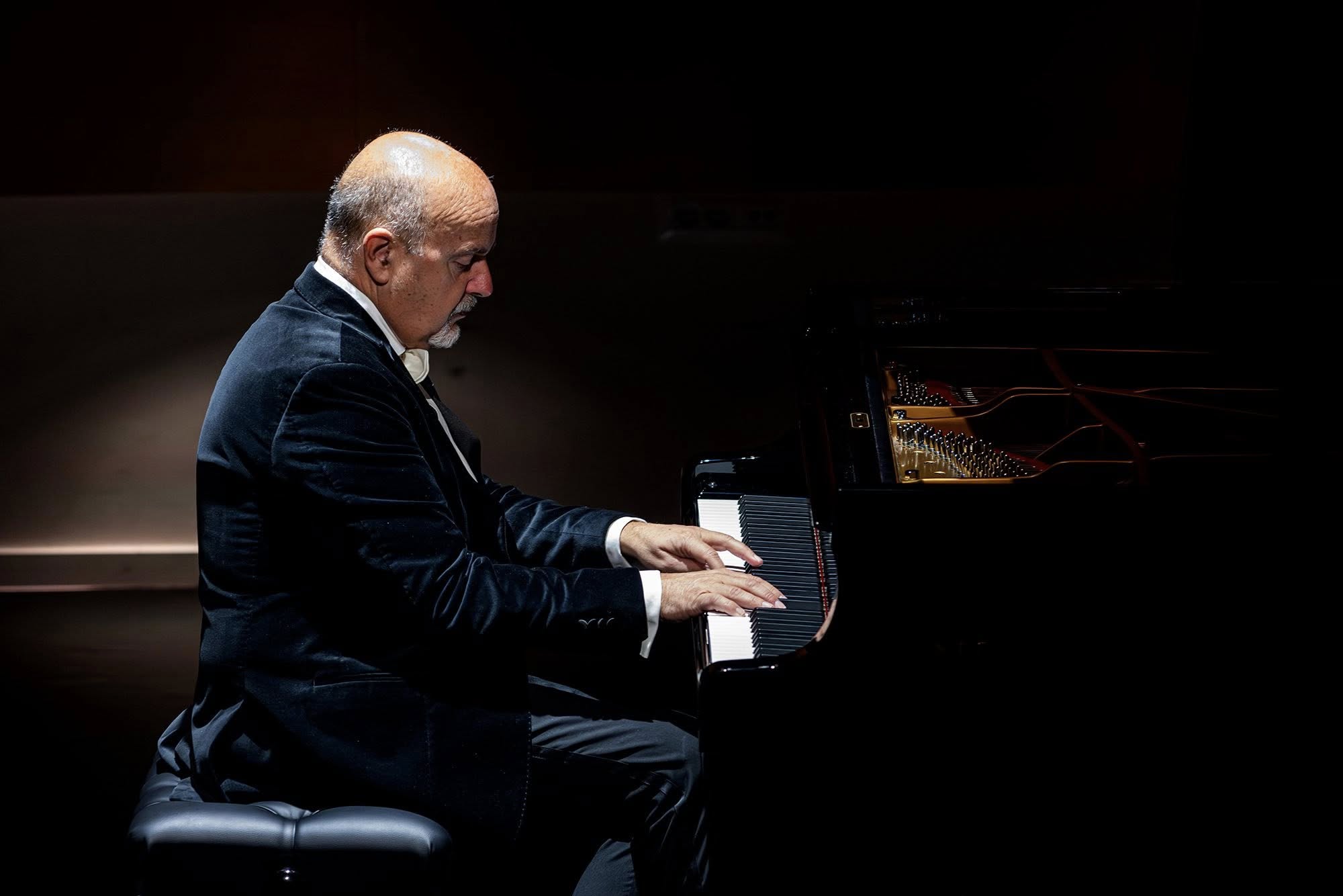 Antonio Di Cristofano, al pianoforte in qualità di solista